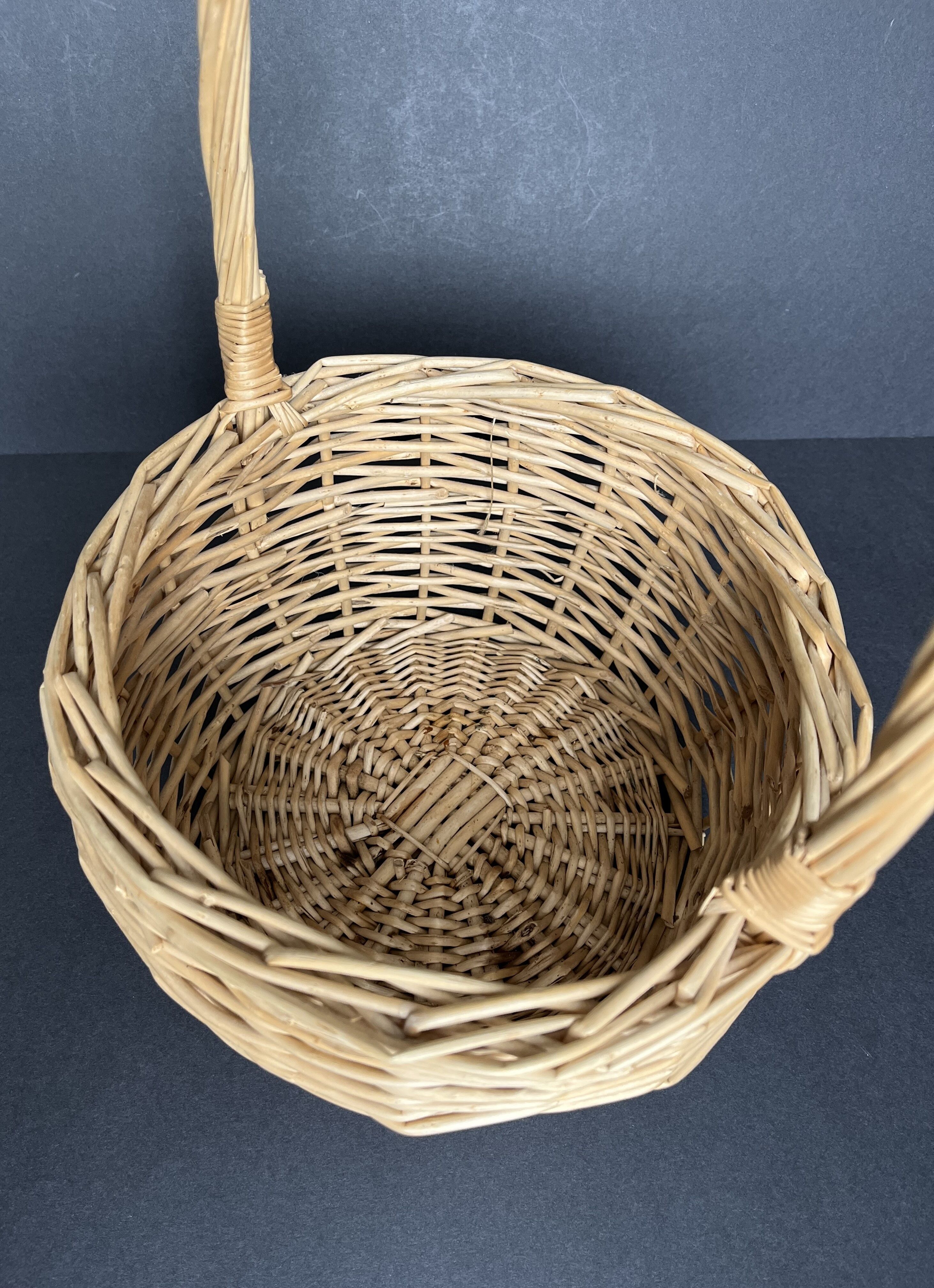 Round wicker basket