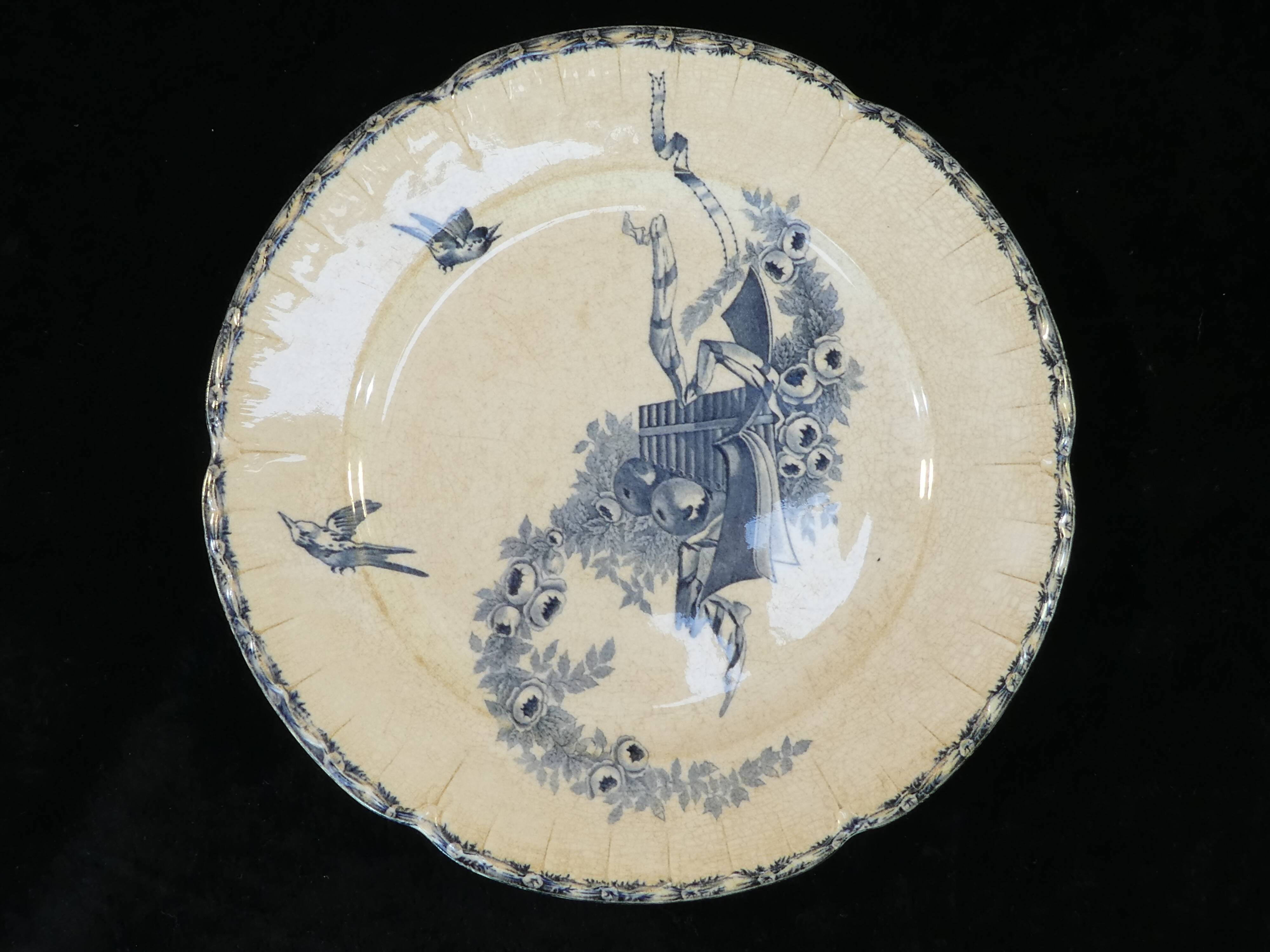 3 assiettes plates en faience e.bourgeois Paris
