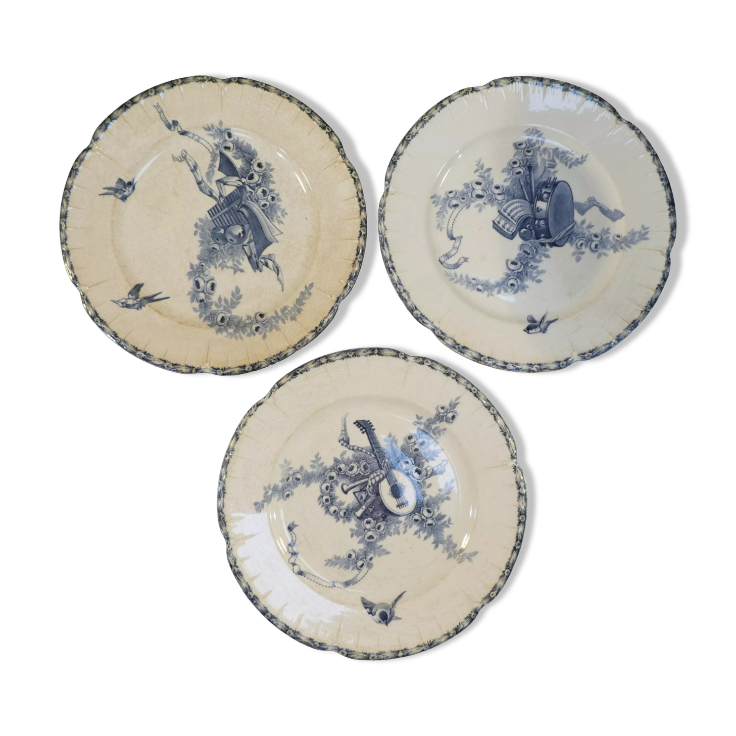 3 assiettes plates en faience e.bourgeois Paris