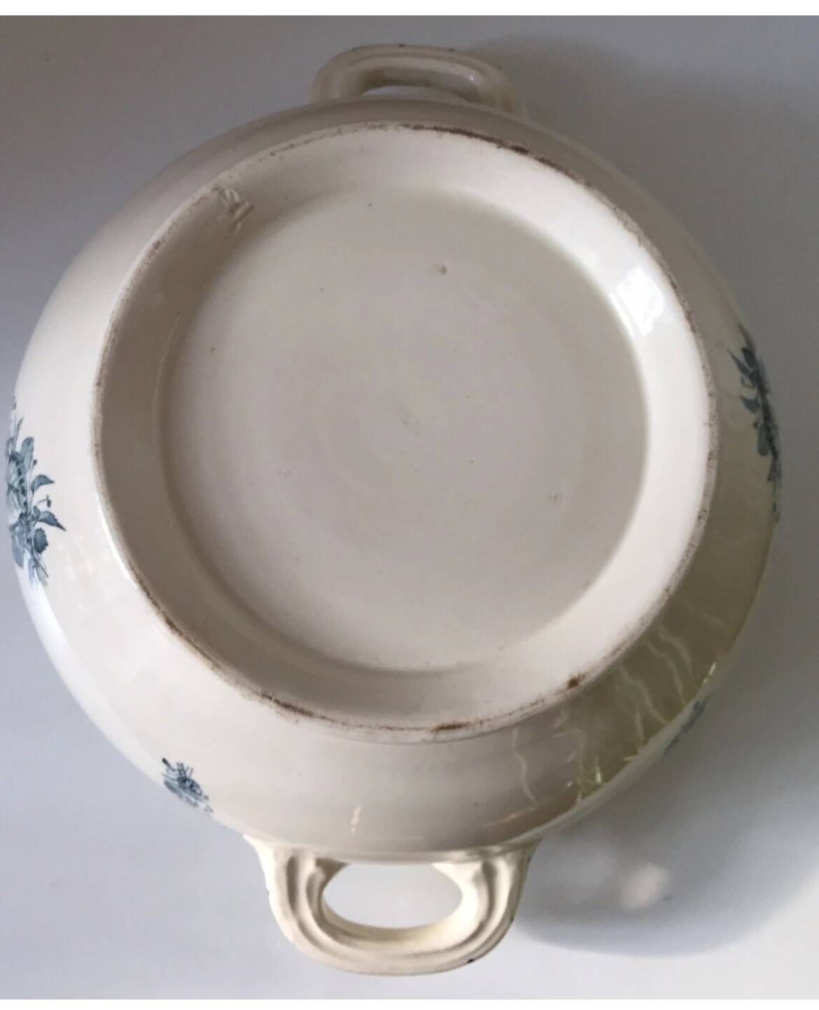 Ancienne Soupière Terre de Fer décor bleu fleuri