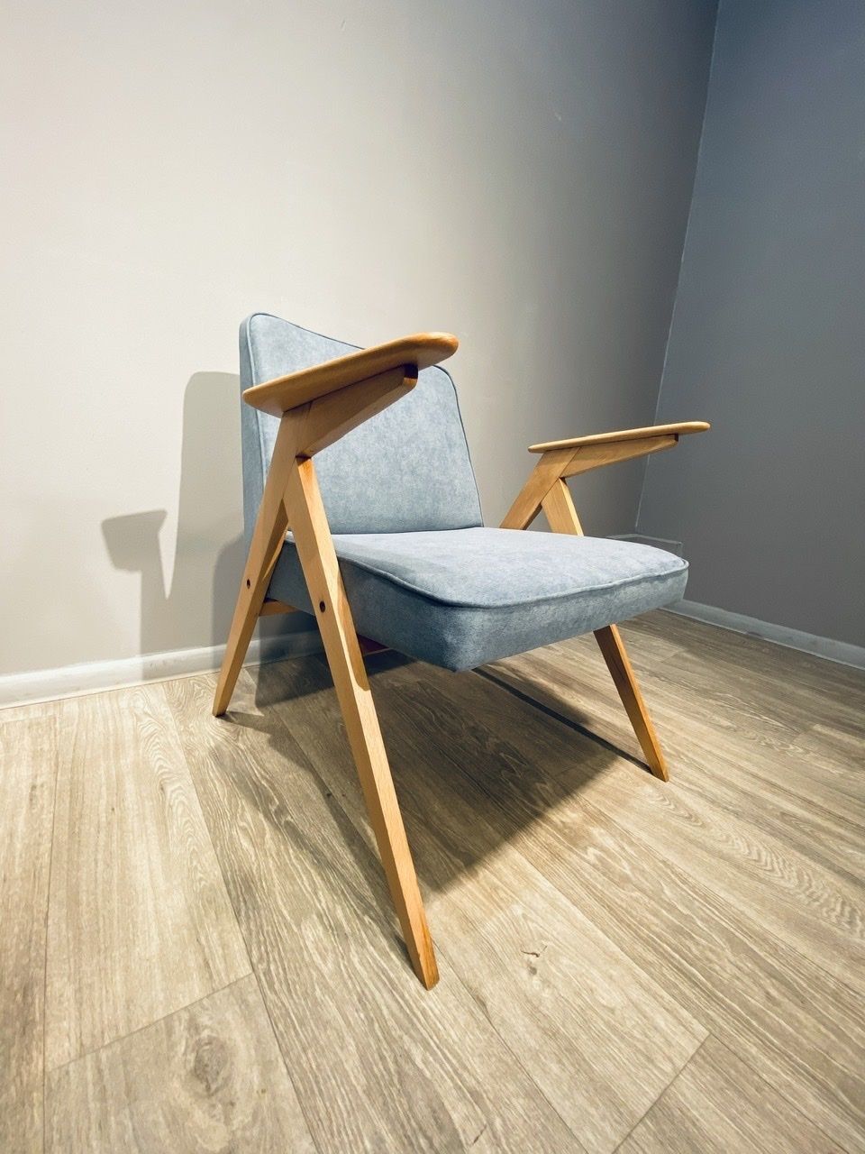 Paire de fauteuils par J. Chierowski 1960