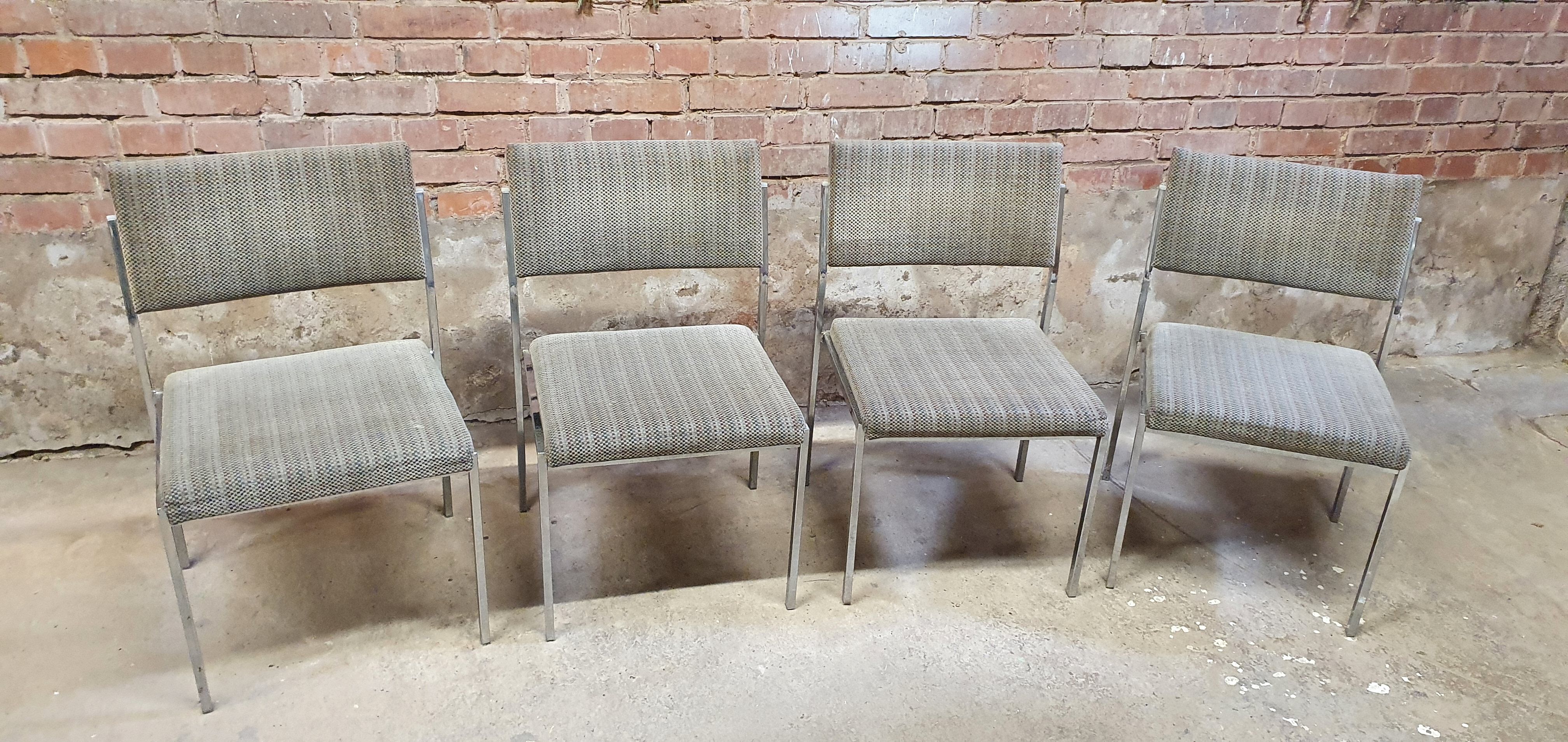 Lot de  quatre chaises fauteuil vintage