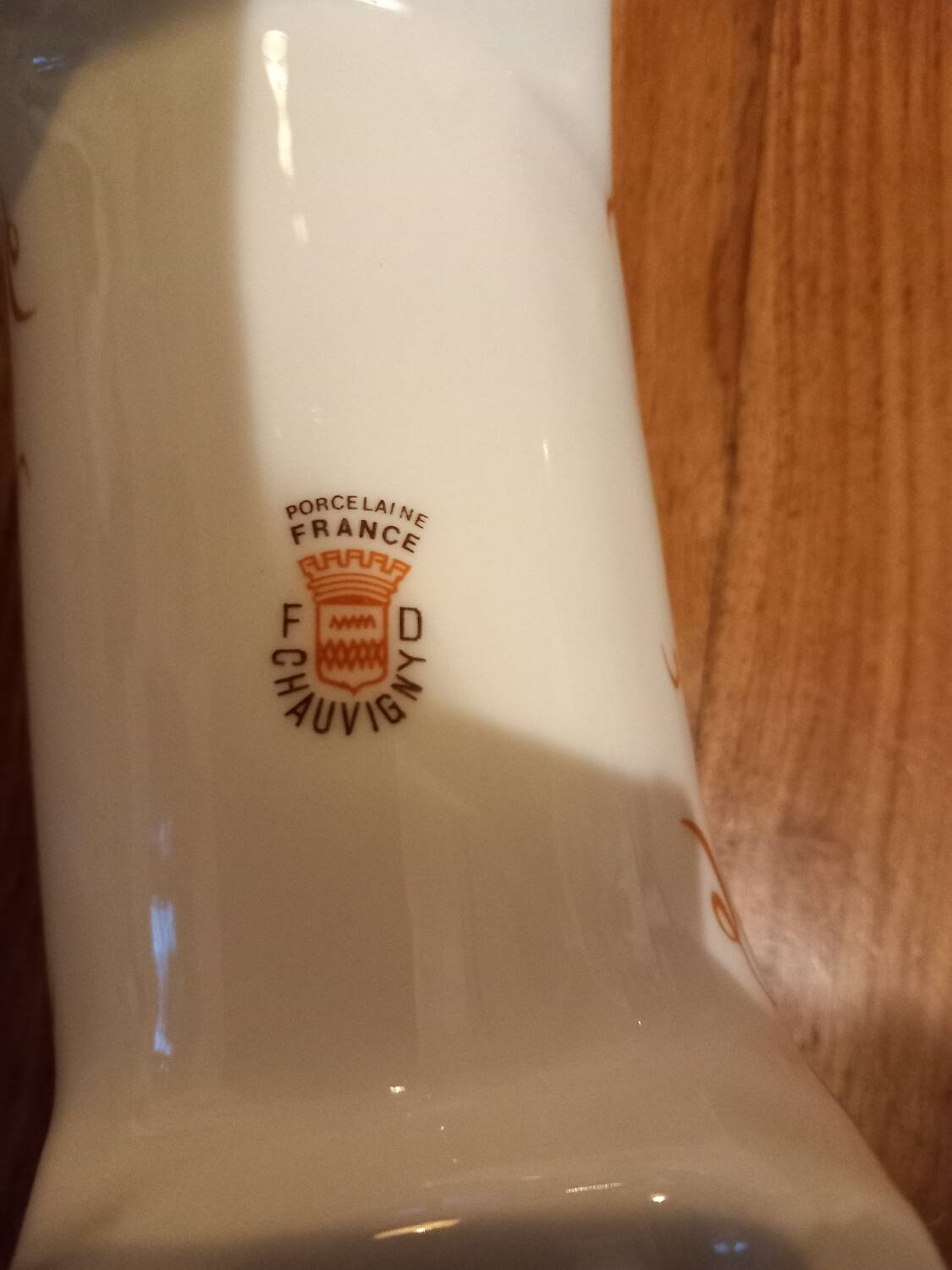 Porcelain pig's head serving dish for sausage