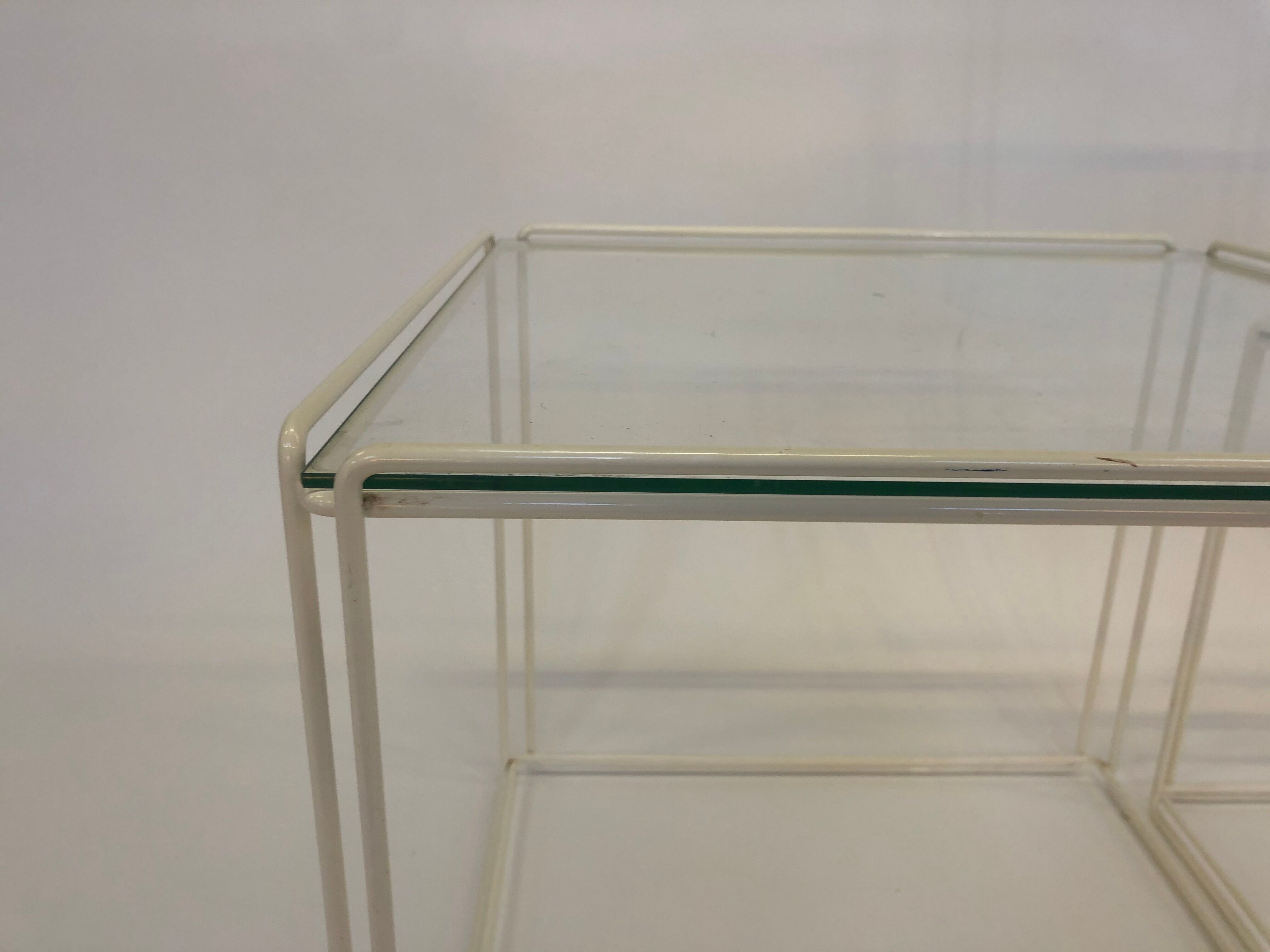 Tables design Max Sauze éditées par Isocèle