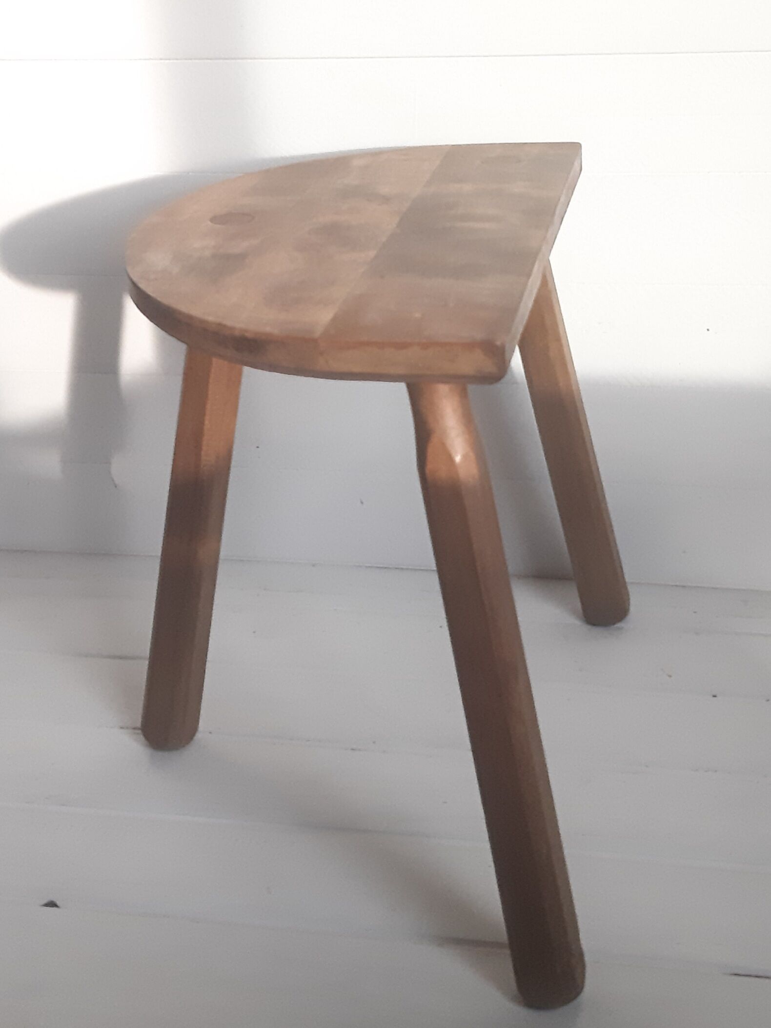 Tabouret tripode