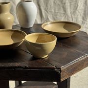 Lot de 2 assiettes creuses en grès liseré brun et marron D21,5