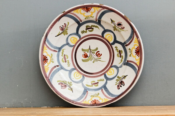 Plat en faience de Manises Espagne