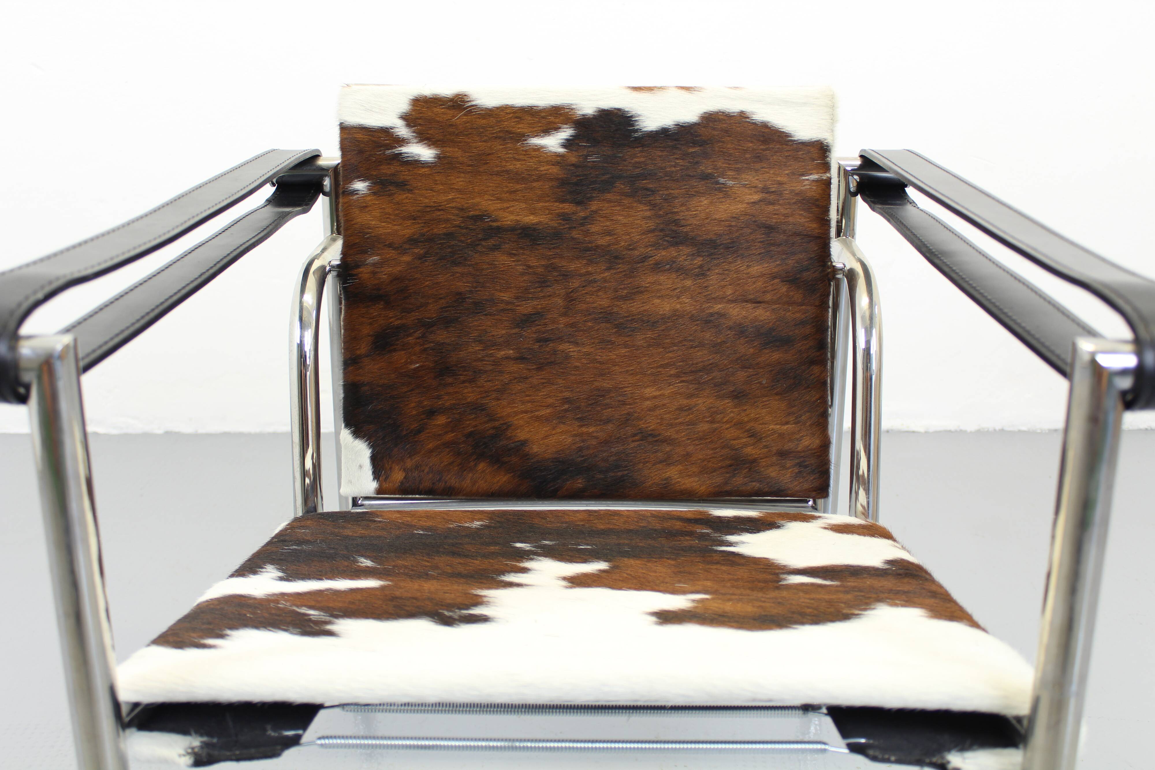 Lc1 Chair Le Corbusier Cassina Charlotte Perriand Seats