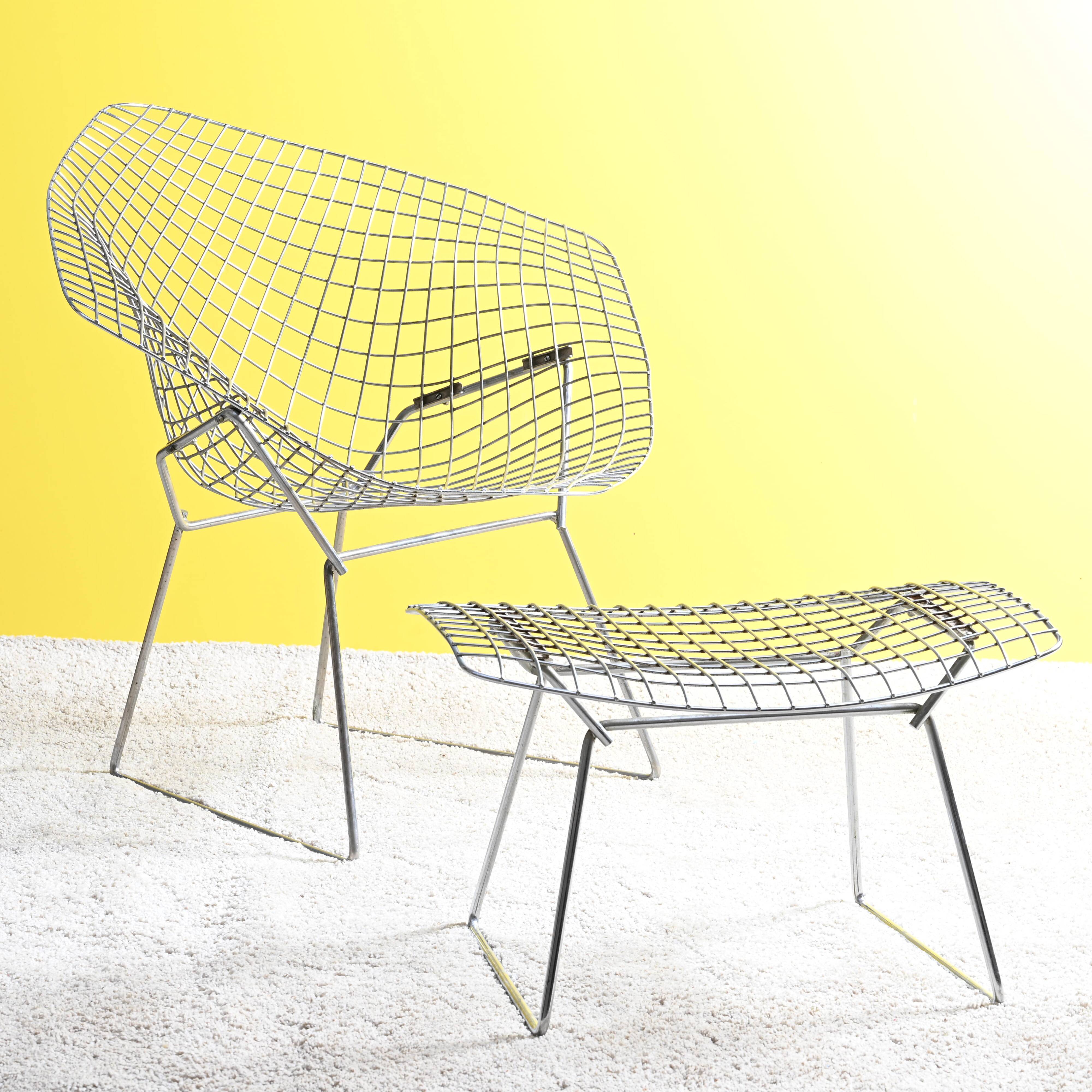 Vintage Diamond armchair with its ottoman.
