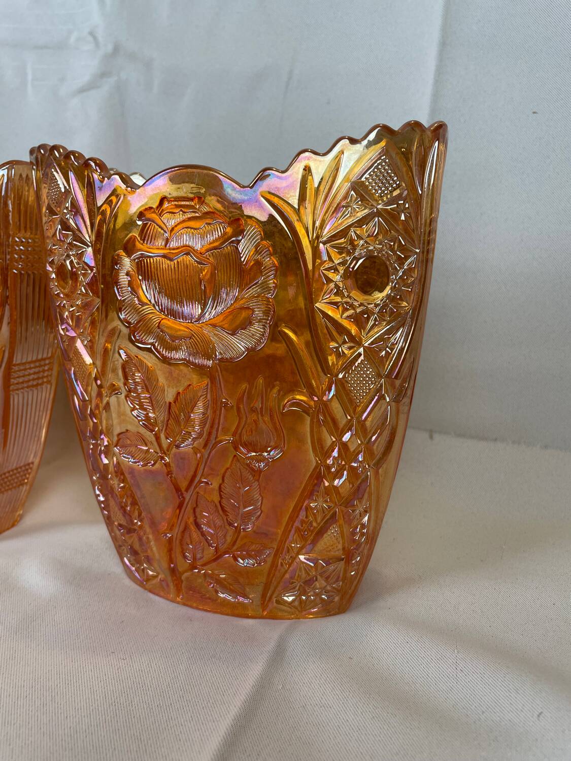 Pair of garden rose vases made of Brockwitz carnival glass, 1915