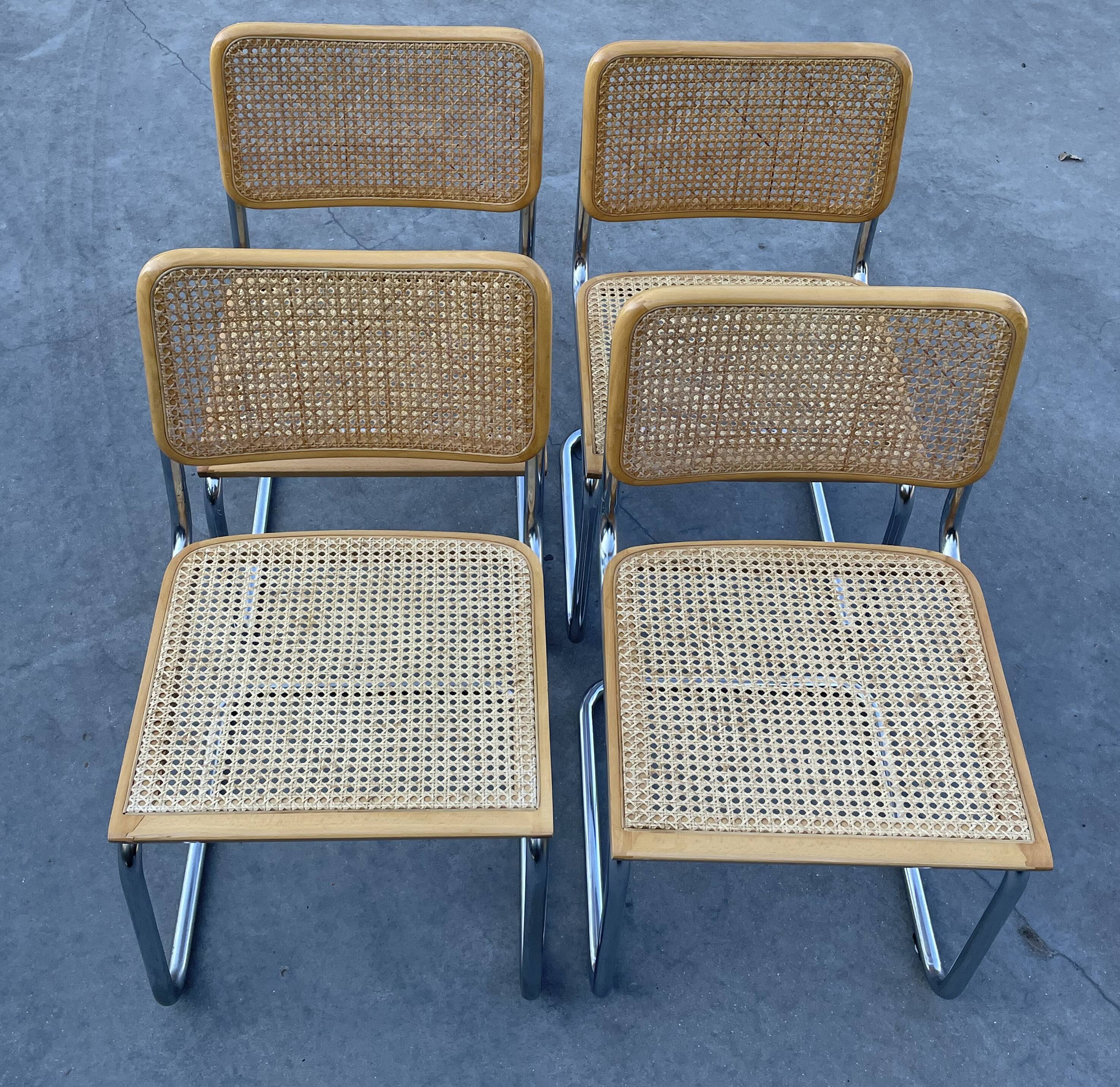 Lot de  4 chaises modèle Cesca B32