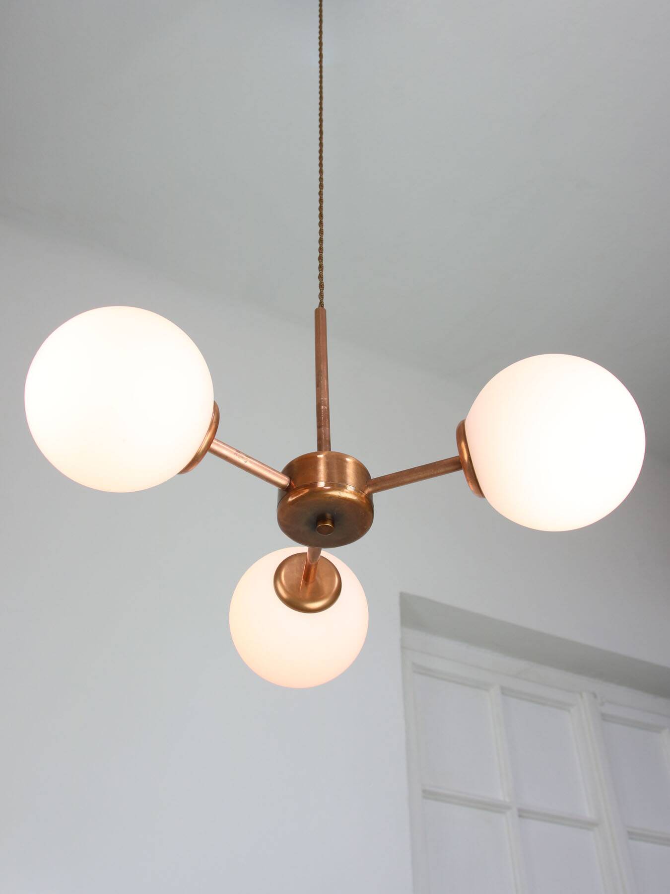 Mid-Century Modern Italian Chandelier in Copper and Opaline Glass, 1960s