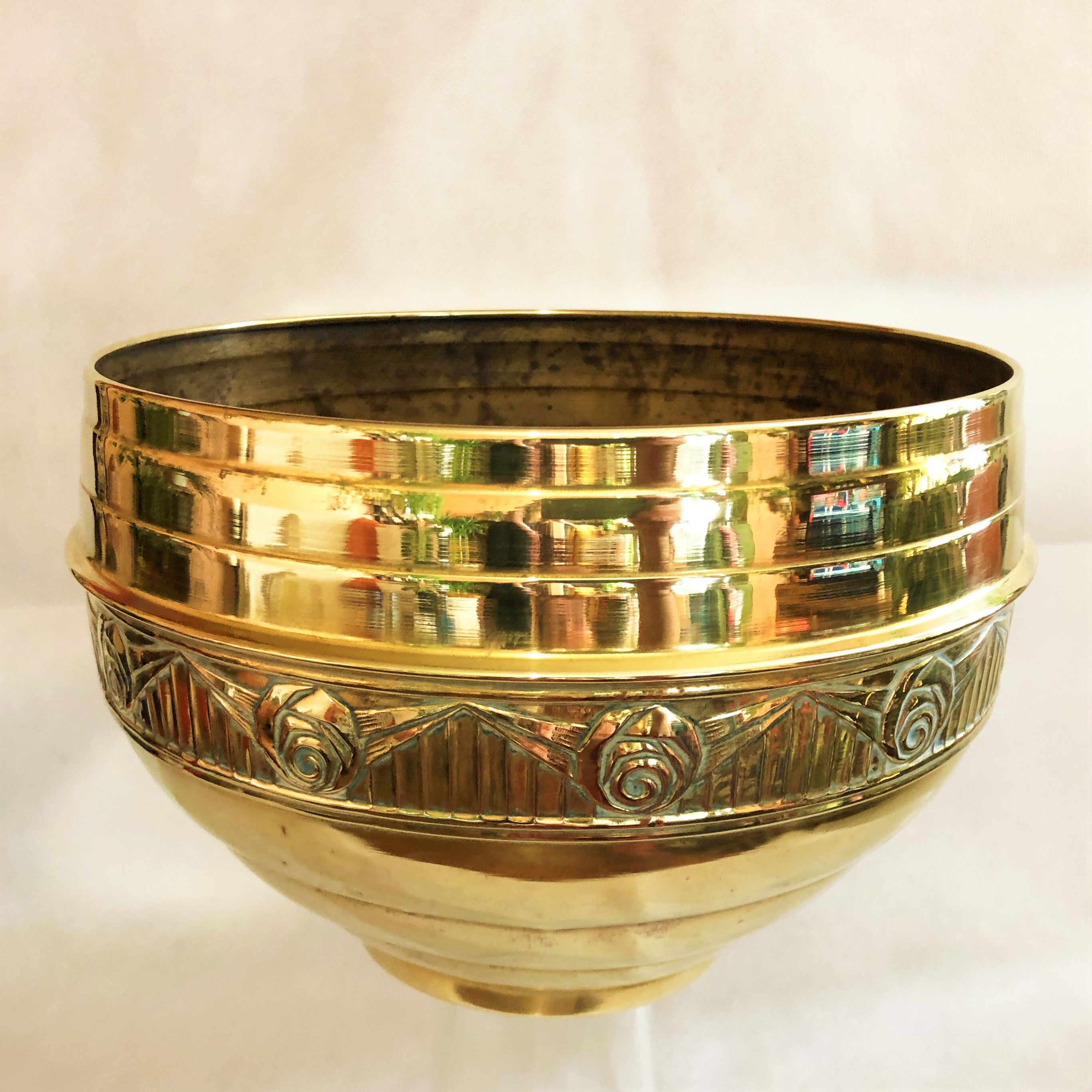 Large pot cover golden brass repelled