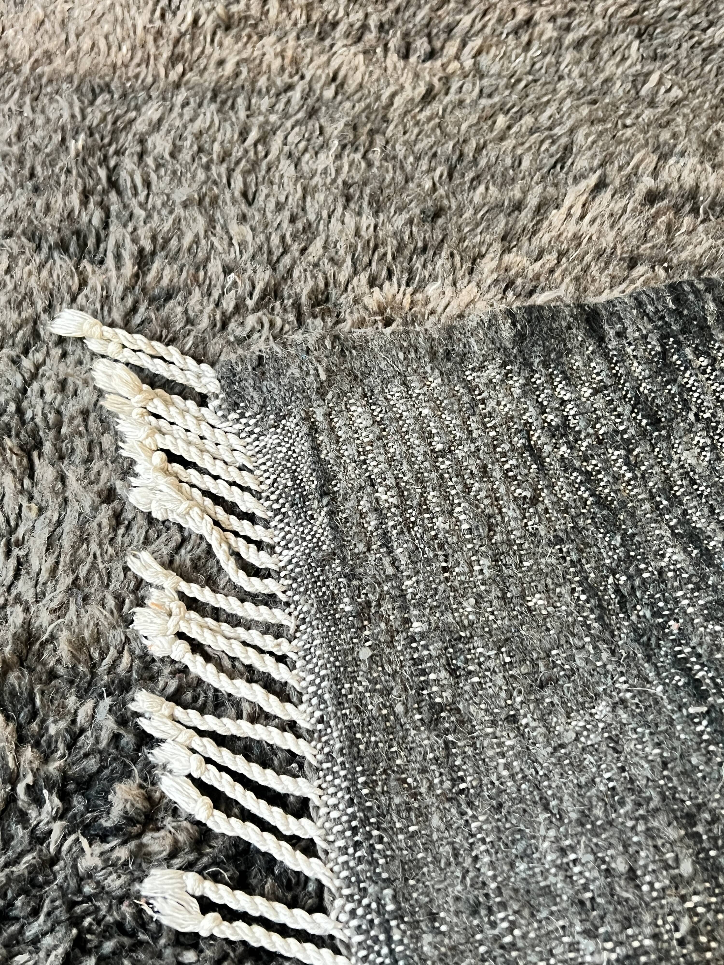 Vintage handmade Boujaad rug, 100% wool, 2.80m x 2m.