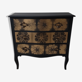 Chest of drawers crossbow