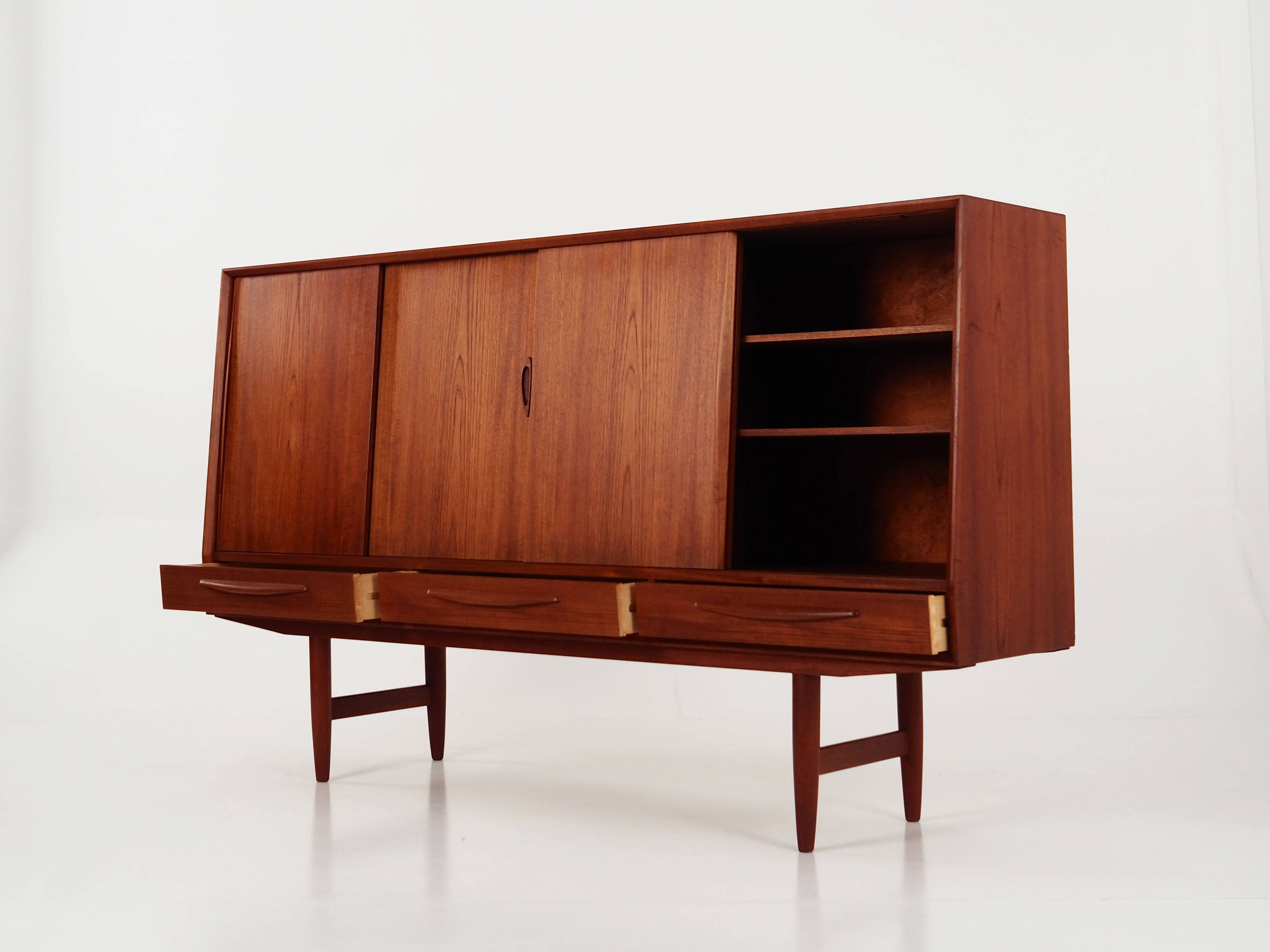 Highboard tekowy, duński design, lata 70, produkcja: Dania
