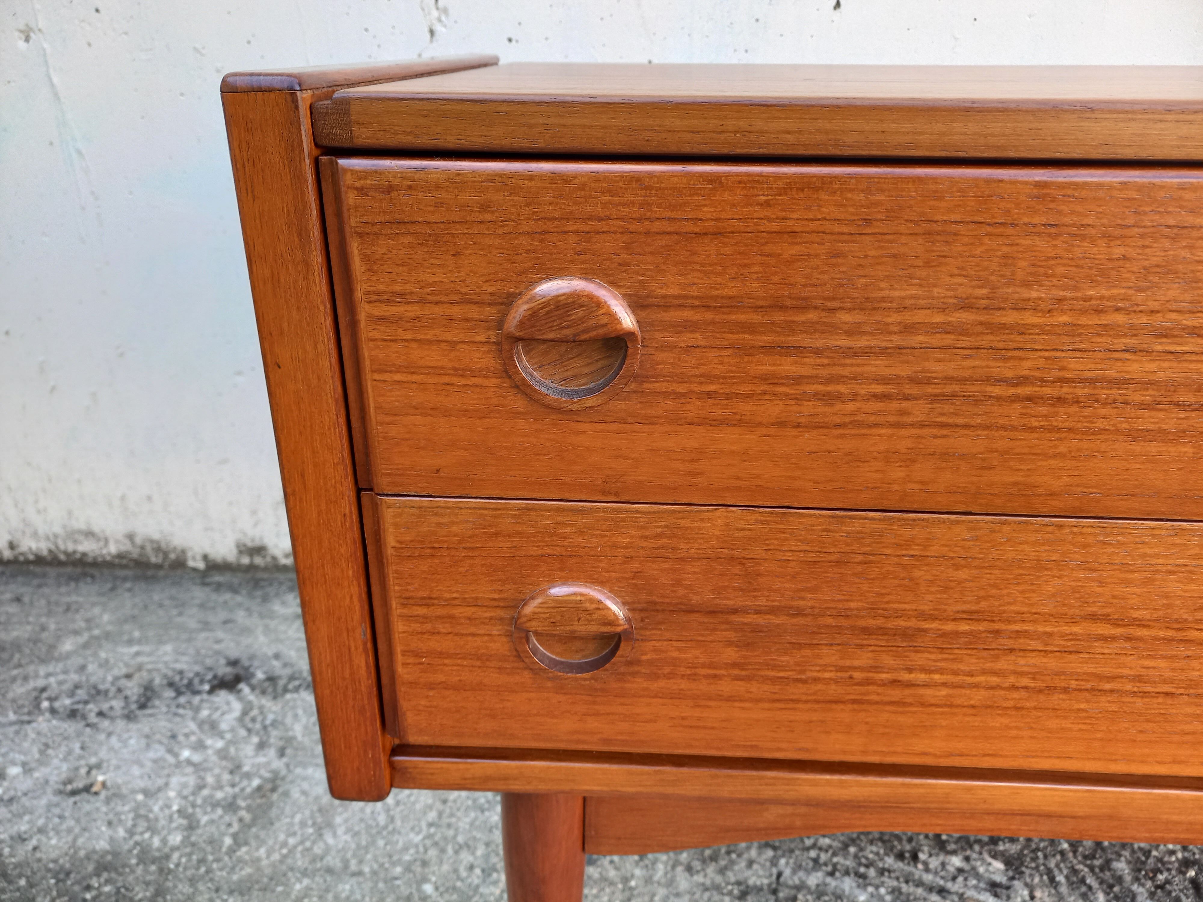 Scandinavian chest of drawers