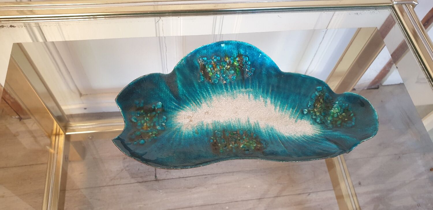 Empty pocket in Limoges enamels