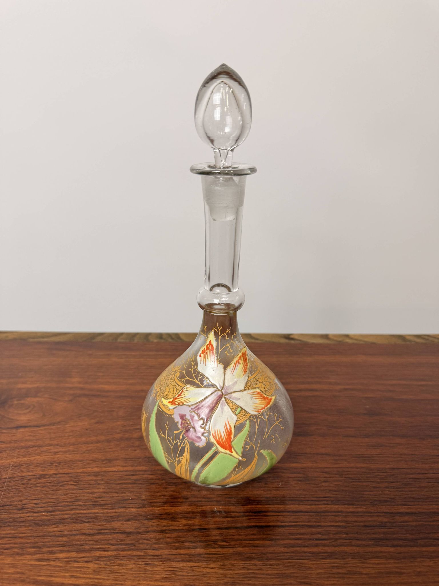Carafe ancienne Legras – Verre émaillé à décor d'orchidée et dorures