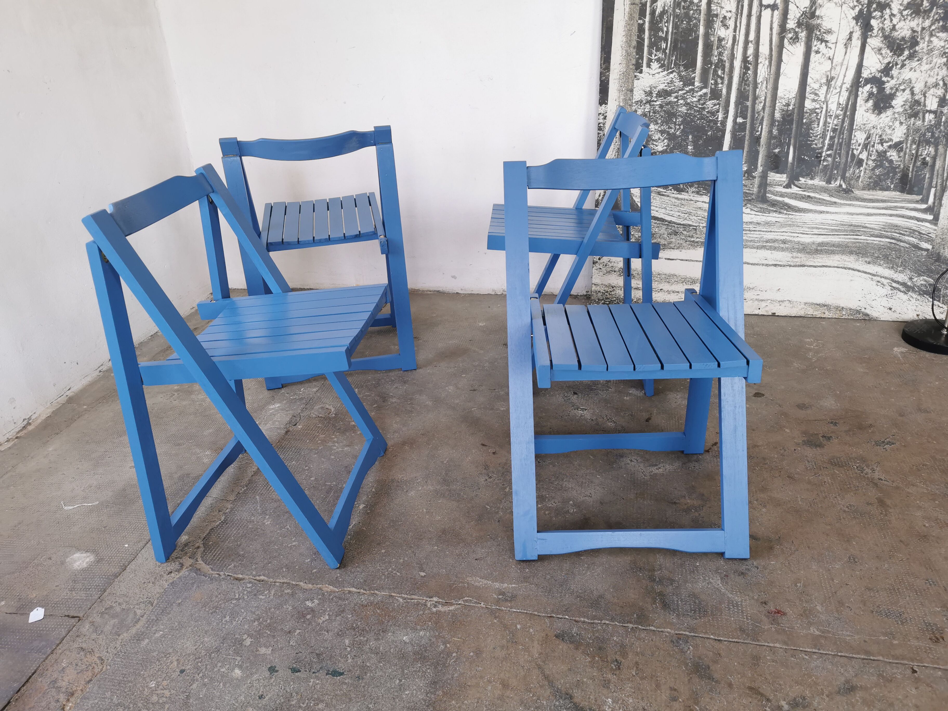 Set of 4 vintage folding chairs