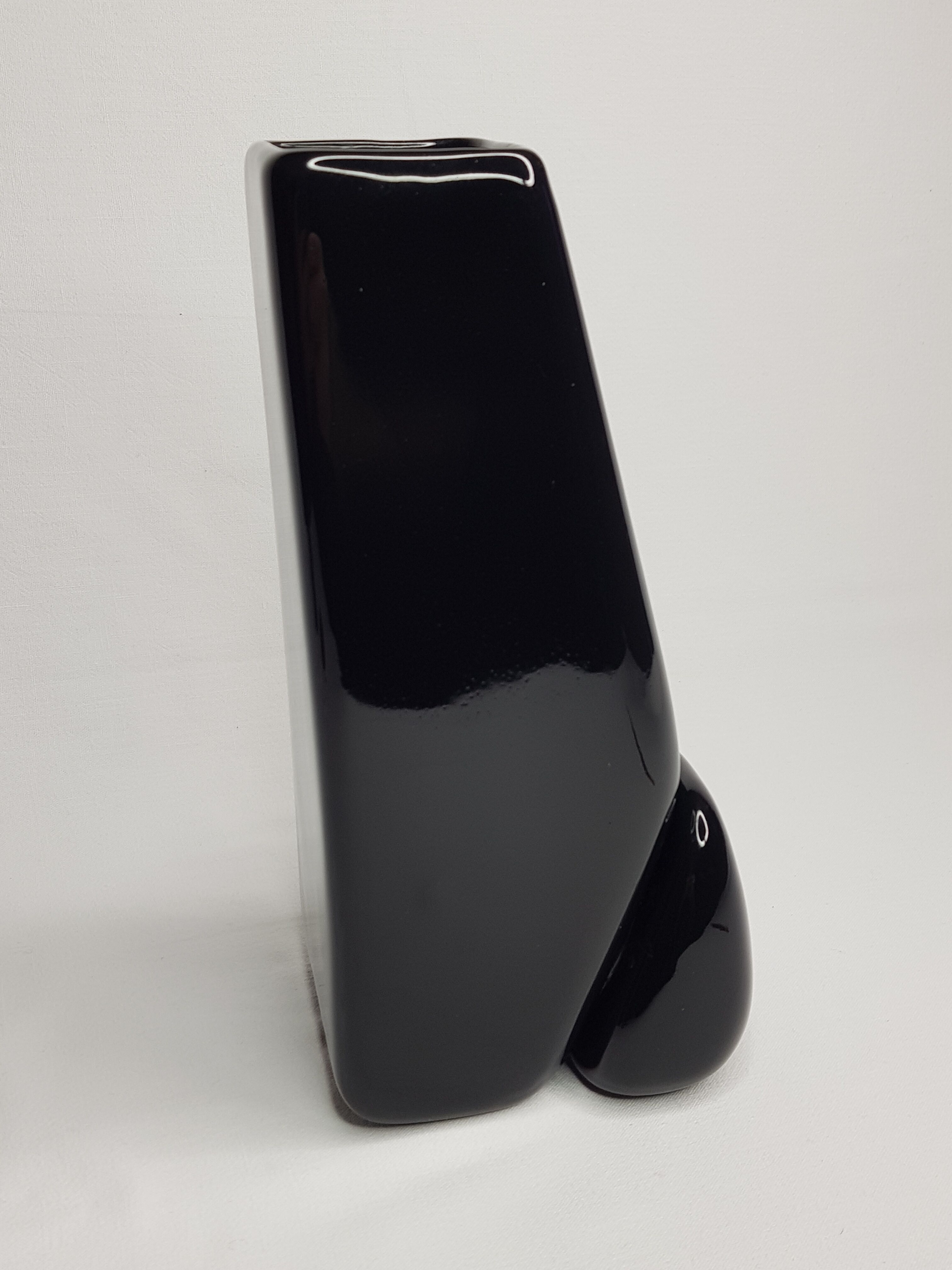 Black megalith vase 25 cm