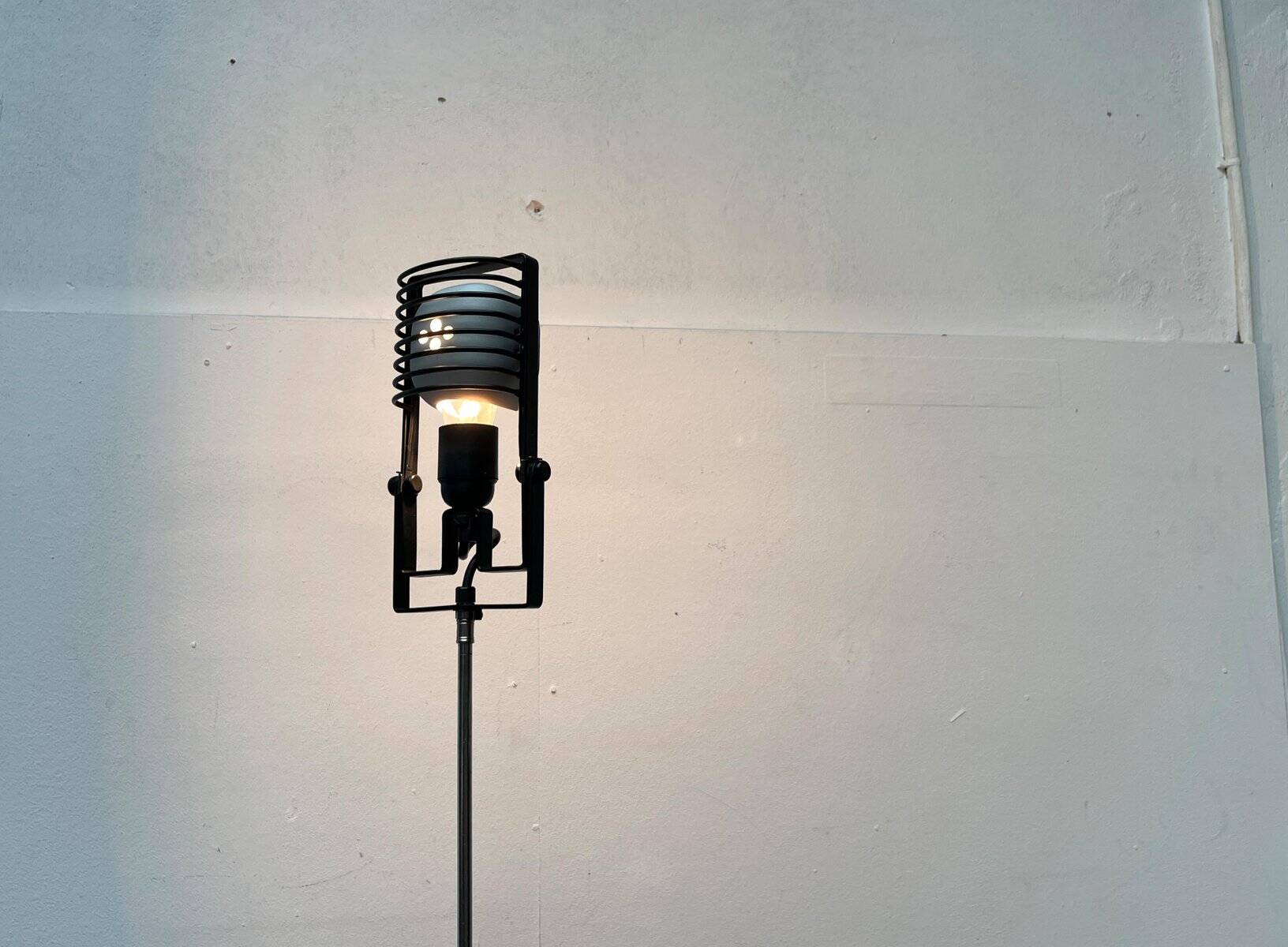 Vintage Italian Sintesi Terra folding floor lamp with tripod by Ernesto Gismondi for Artemide, 1970s.