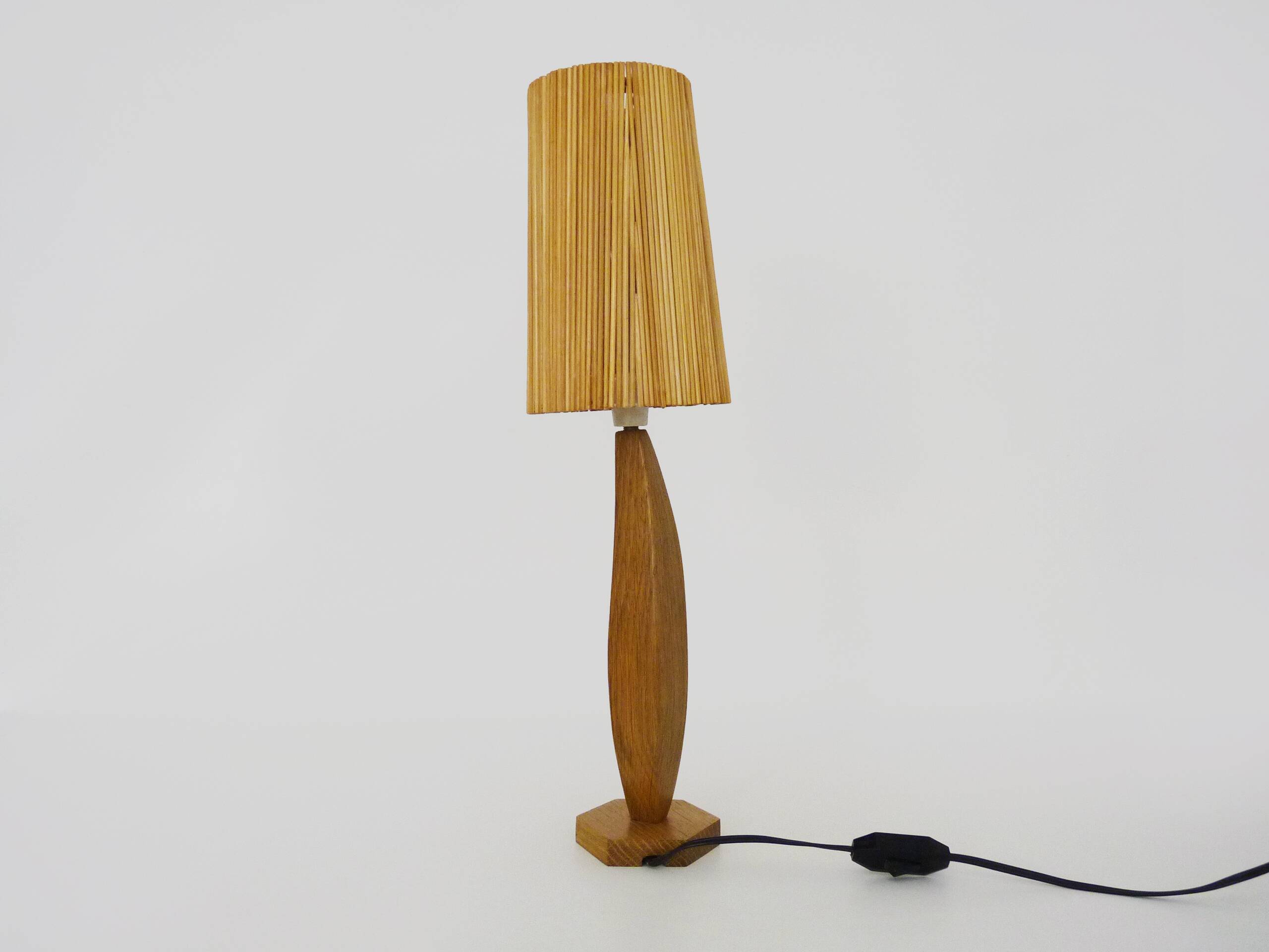 Sculptural lamp in carved oak wood, 70s 80s
