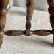 Tabouret tripode à entretoise bois tourné vintage 1950-60