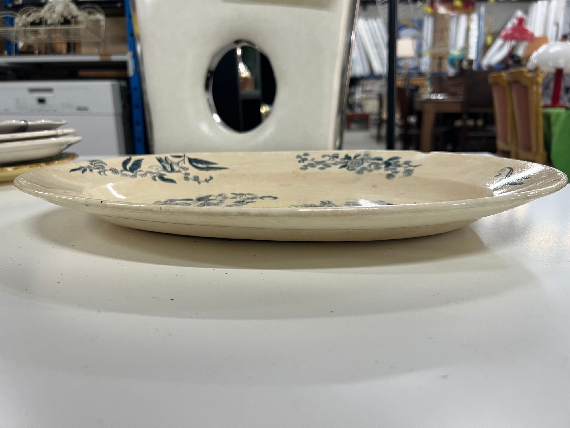Plat ovale en porcelaine longwy signé yeho
