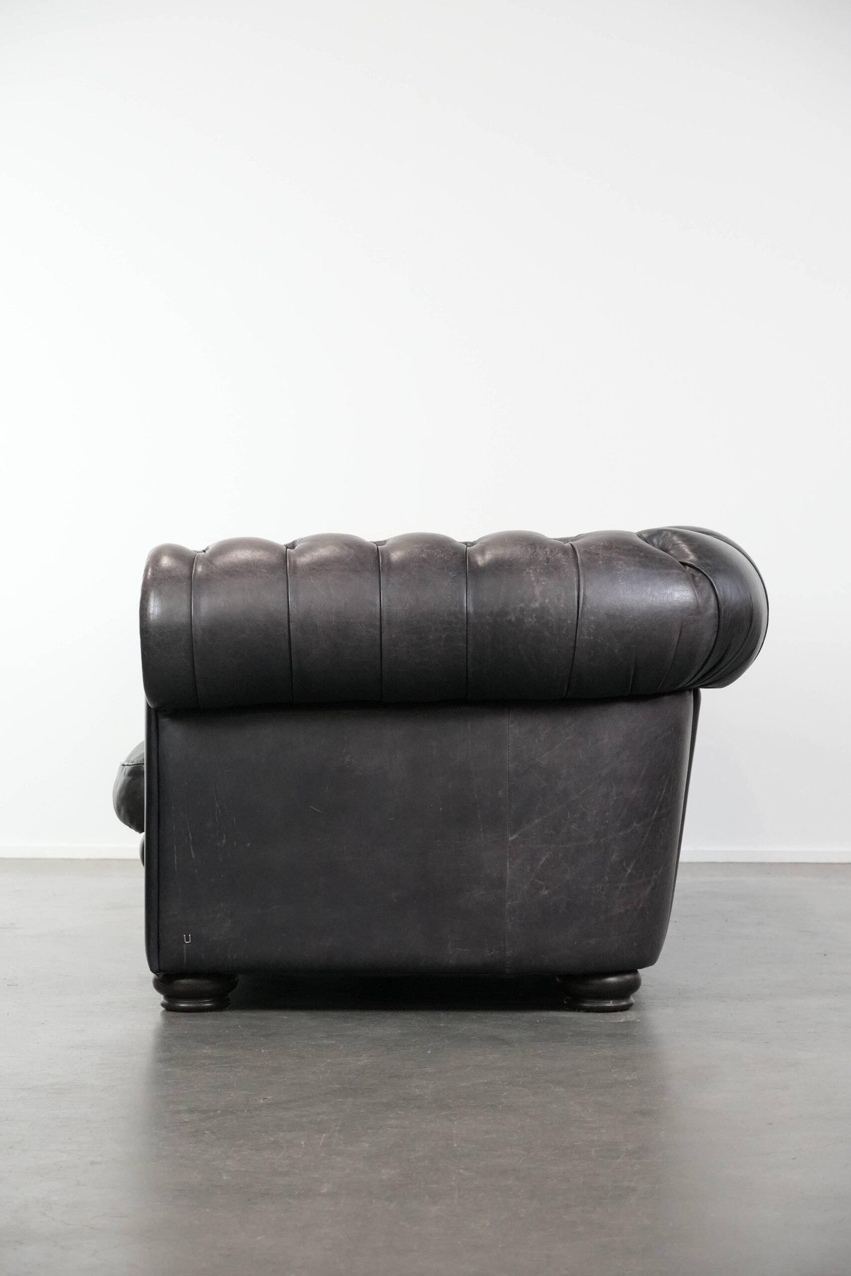 Set consisting of a cowhide leather Chesterfield sofa and matching ottoman