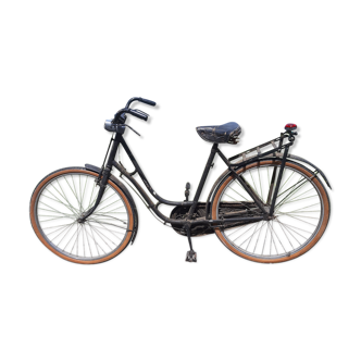 Vélo ancien de style hollandais femme