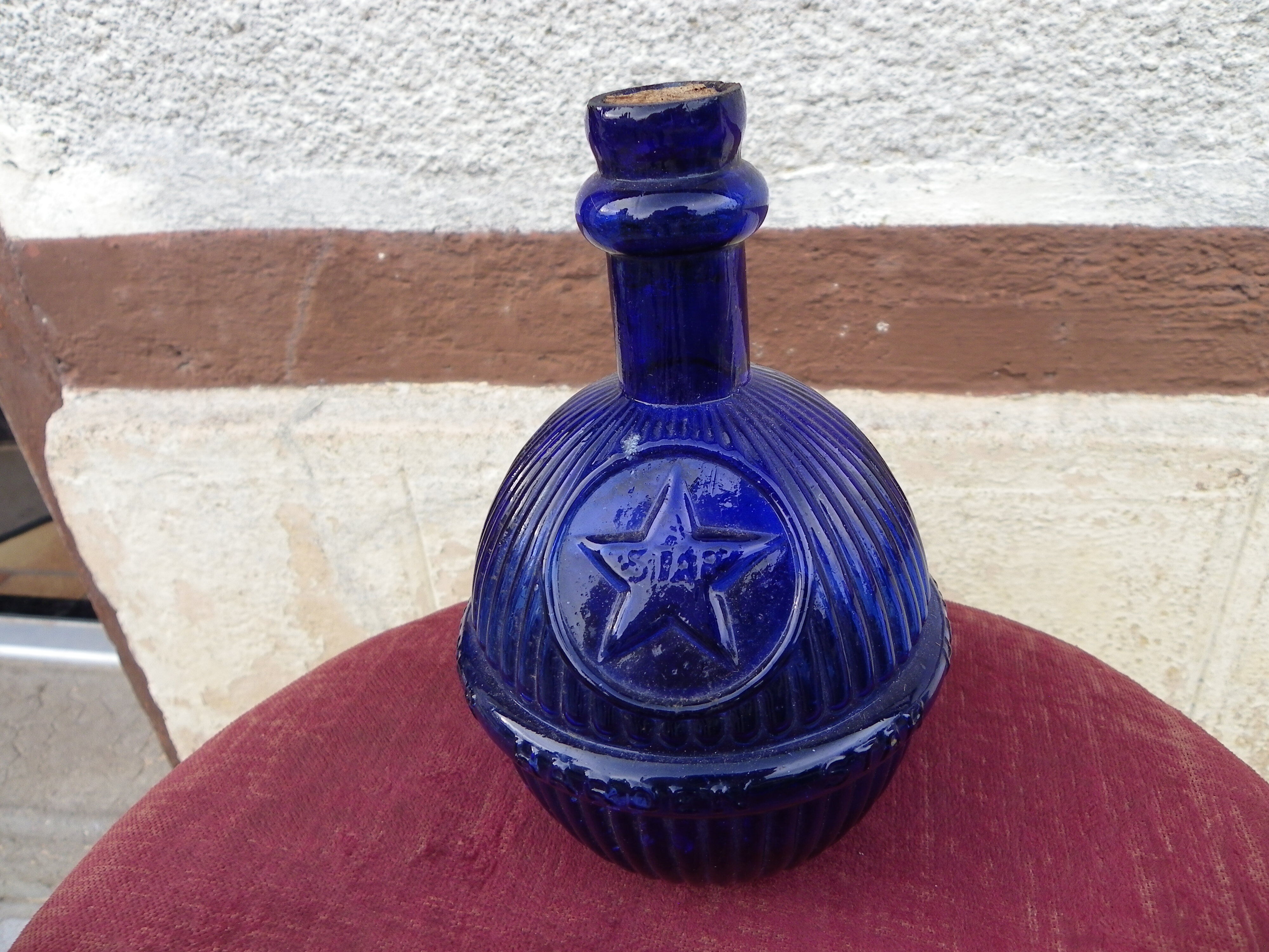 HARDEN fireplace fire extinguishing grenade in fluted blue glass, marked "Star". Rare decoration