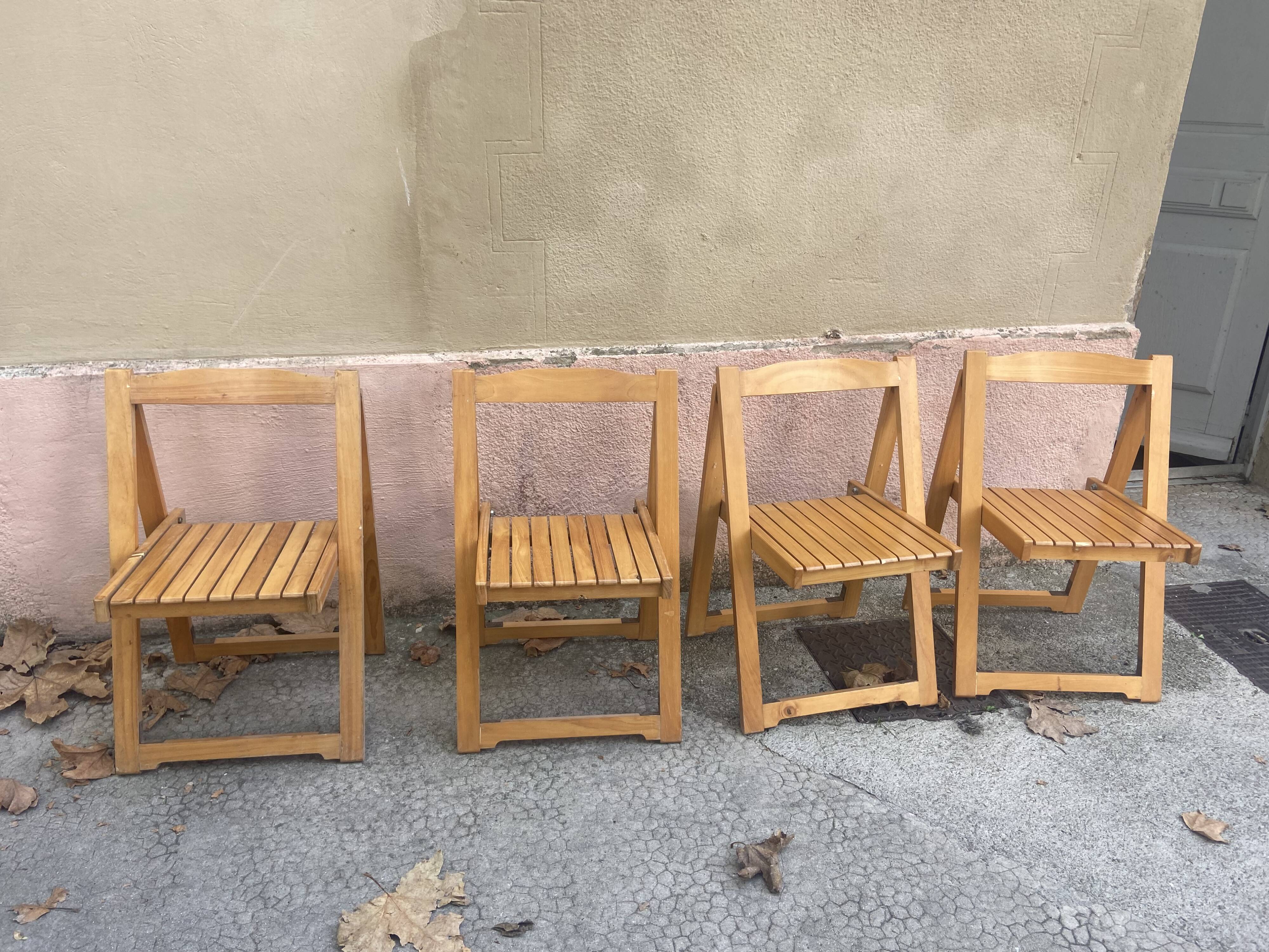Series of 4 vintage wooden folding chairs