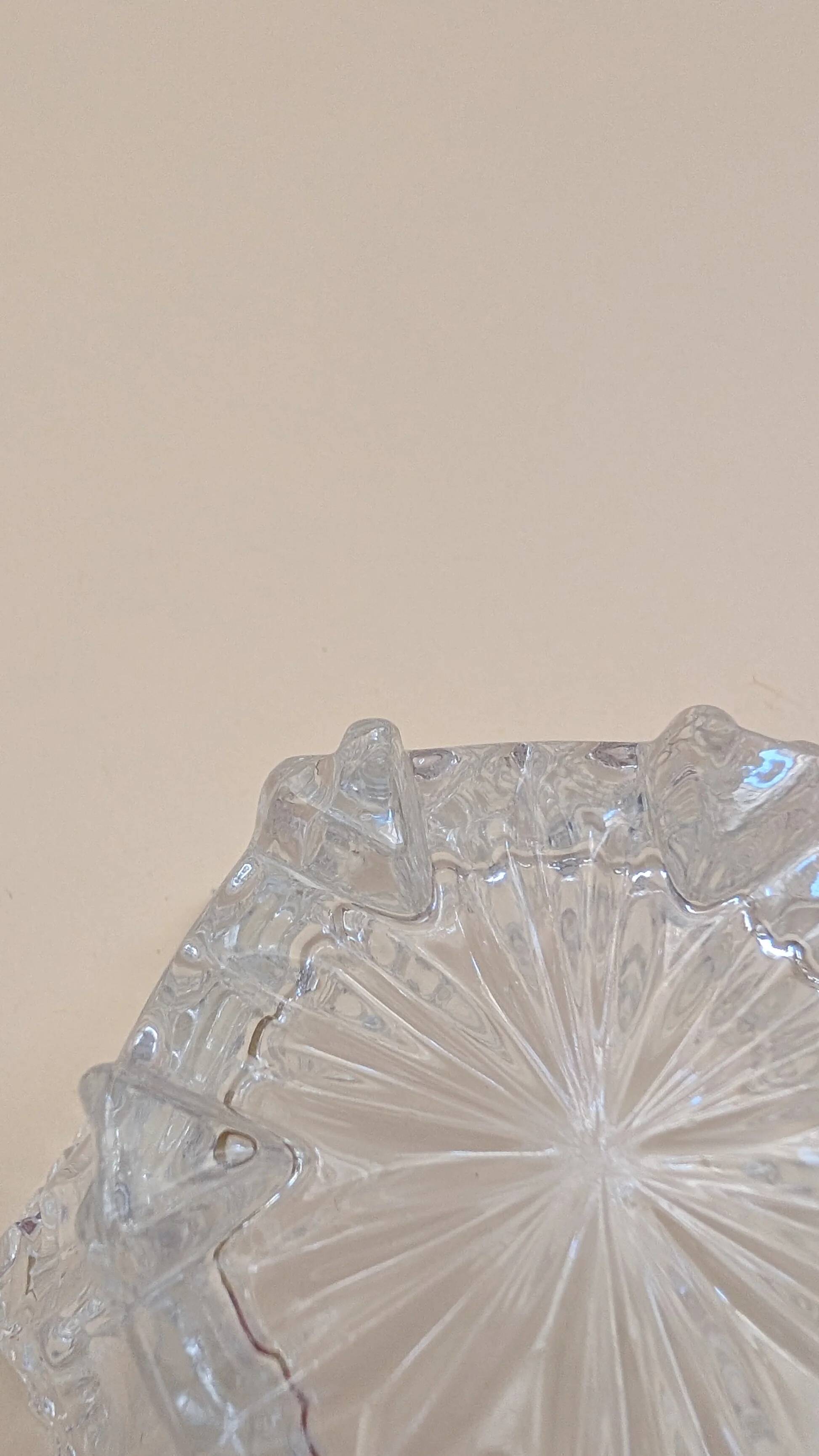 Glass pocket emptier