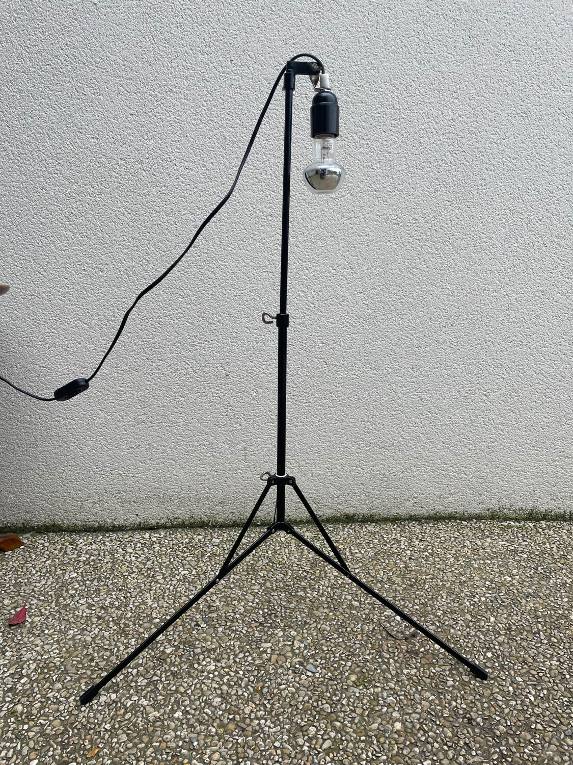 Tripod lamp