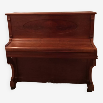 Upright piano