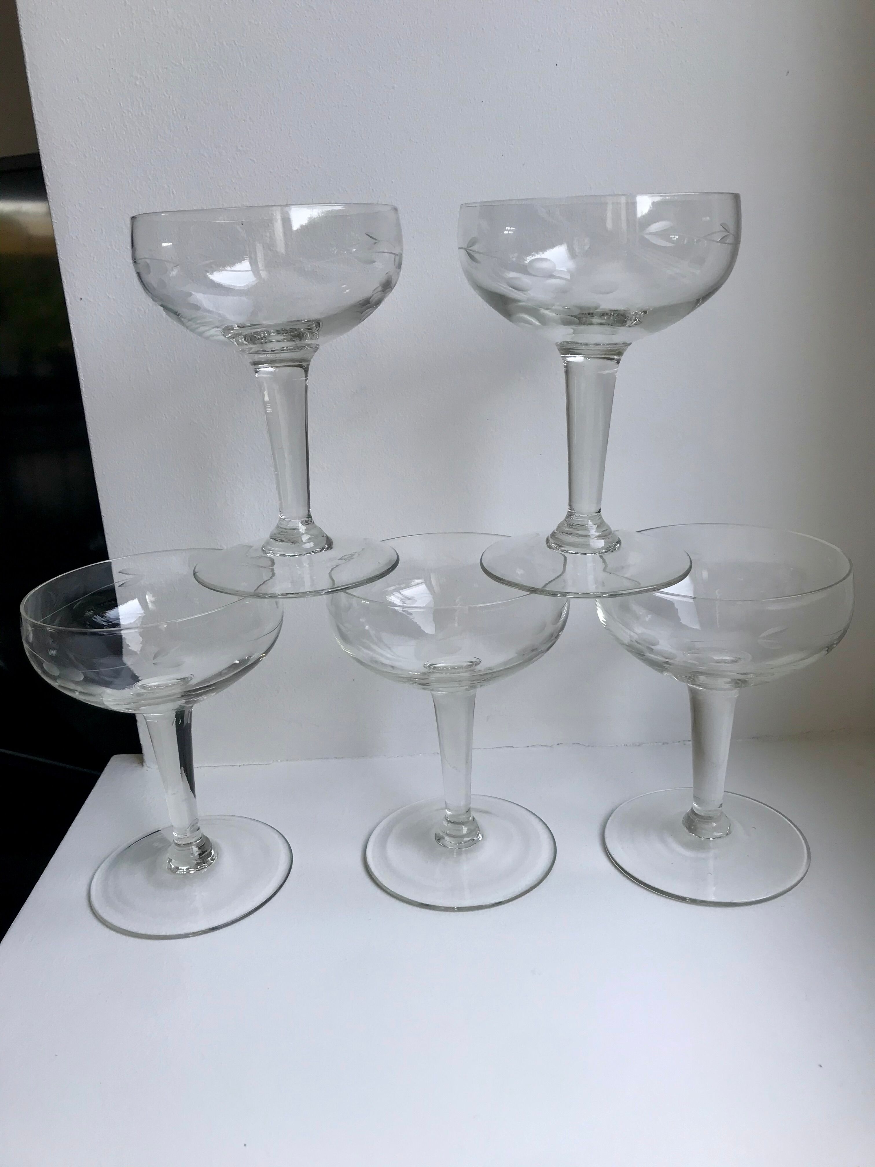 Set of 5 champagne glasses in crystal engraved 50s
