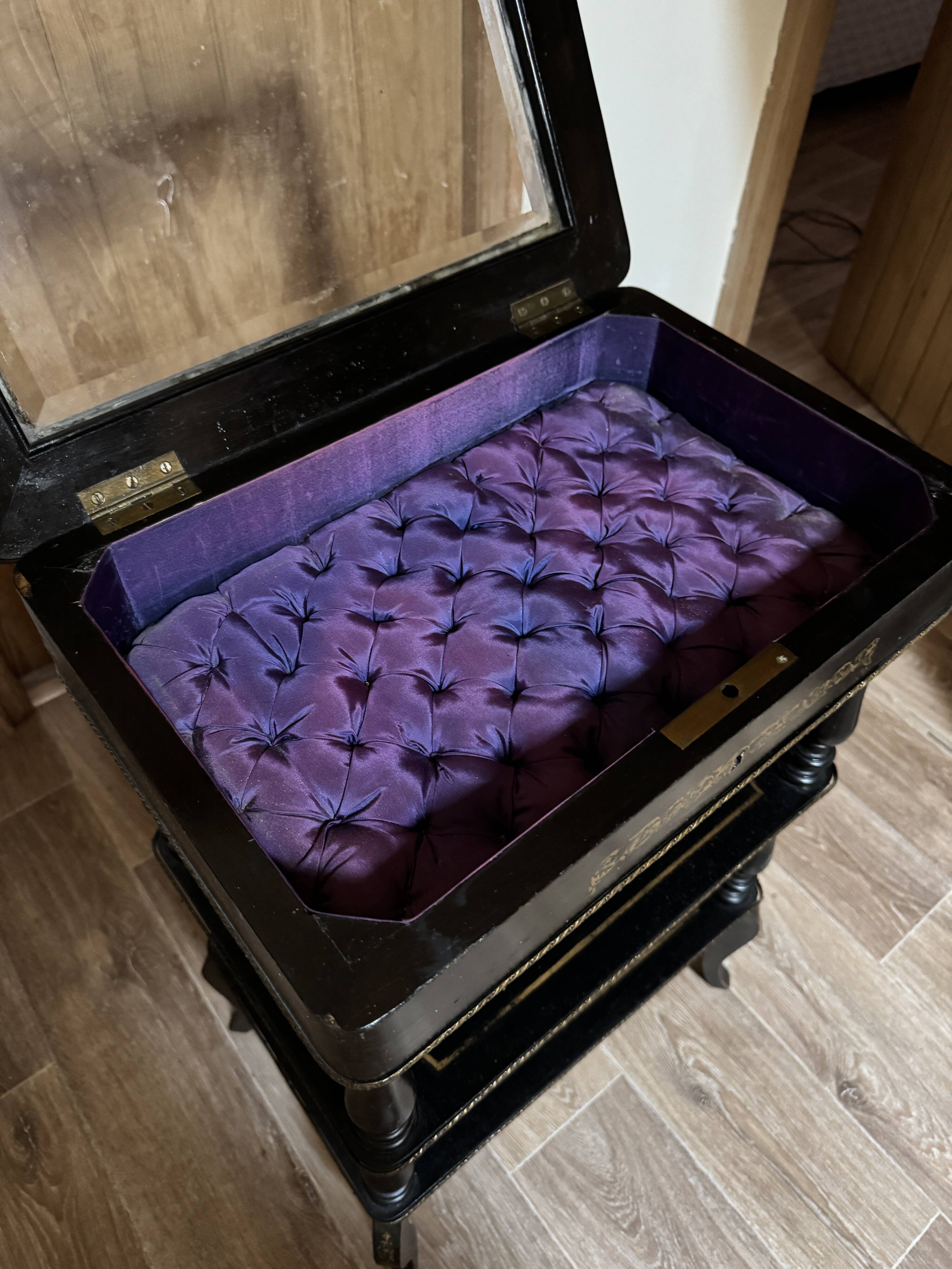 Table vitrine époque Napoléon III