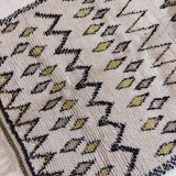 Handmade moroccan berber rug 187 x 117 cm