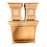 Ensemble italien des années 1990 en bois naturel non peint composé d'une commode et de deux tables de chevet