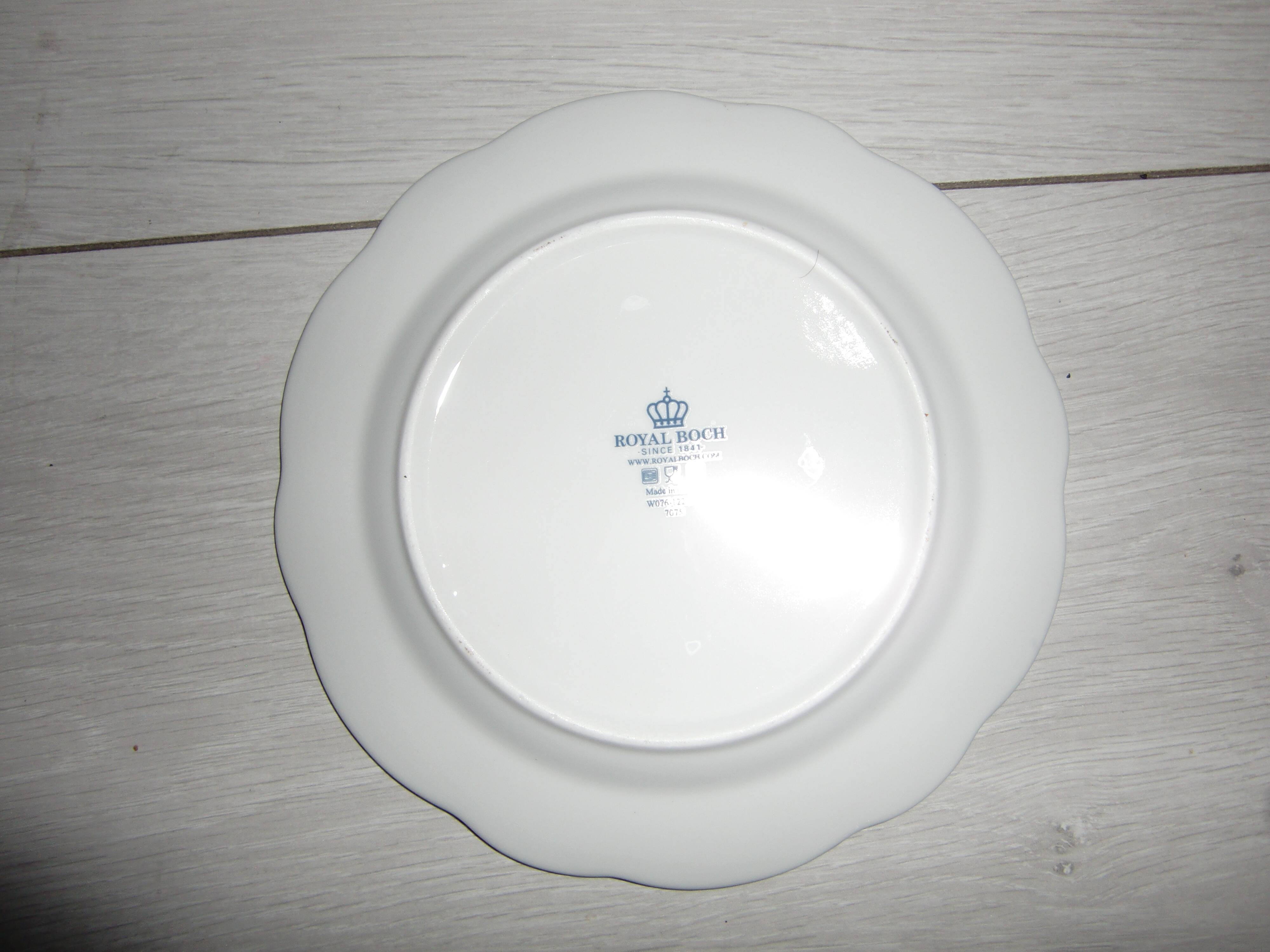 Set of 4 dessert plates