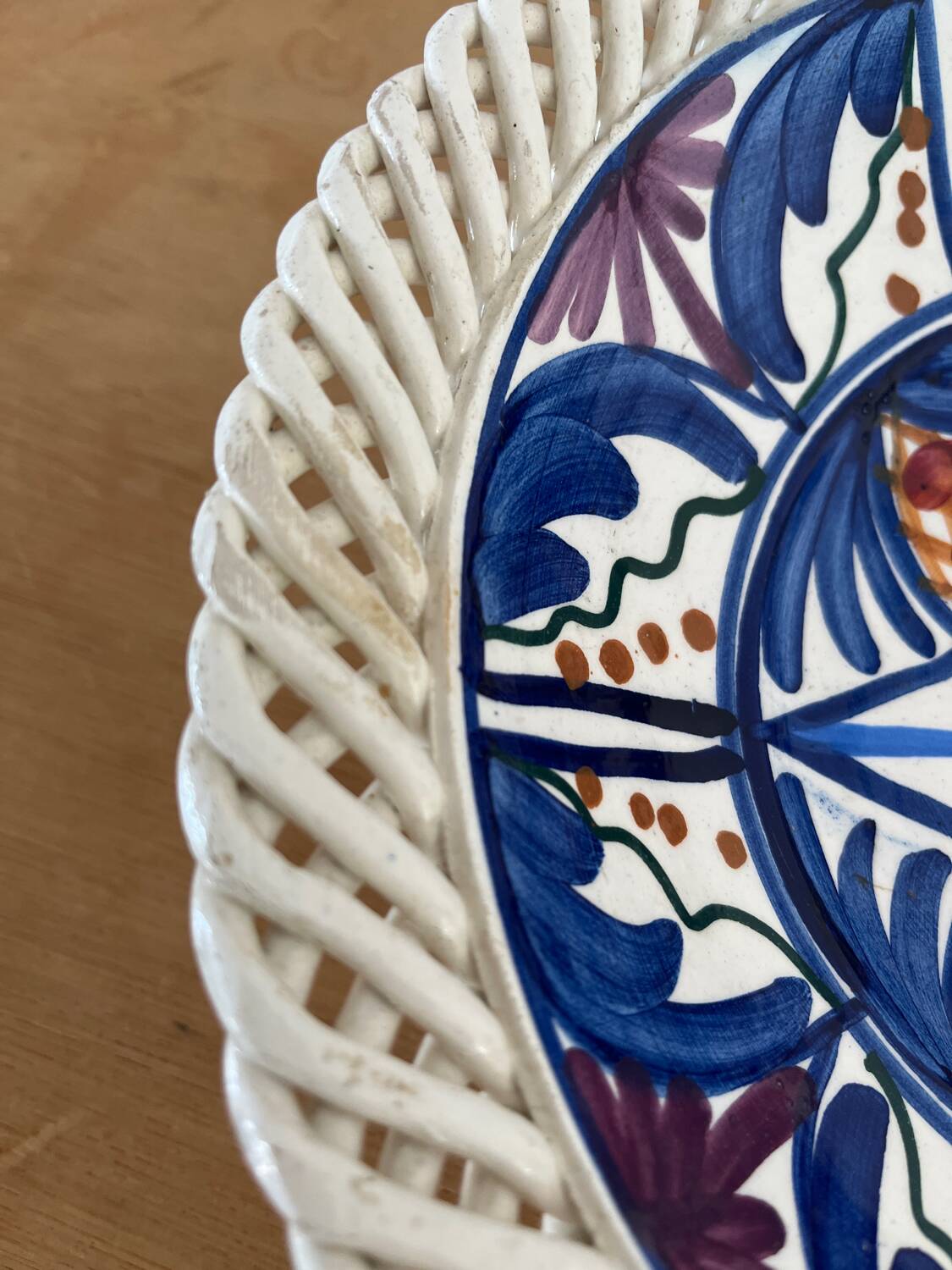 Fruit bowl on foot made in Spain in ceramic