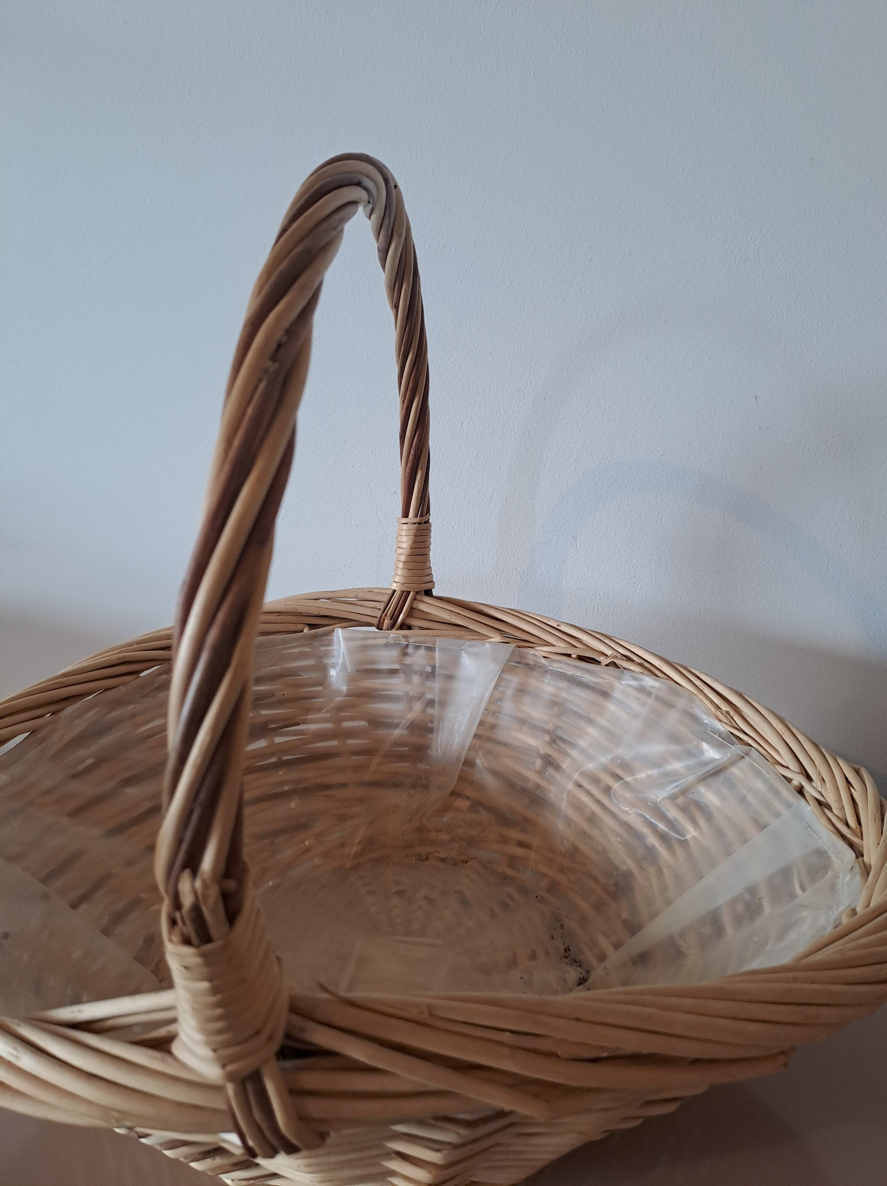 Natural wicker basket with twisted handle – vintage decorative basket