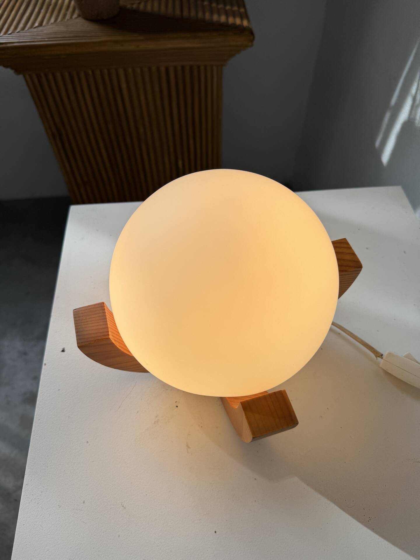 1980s pin support ball desk lamp