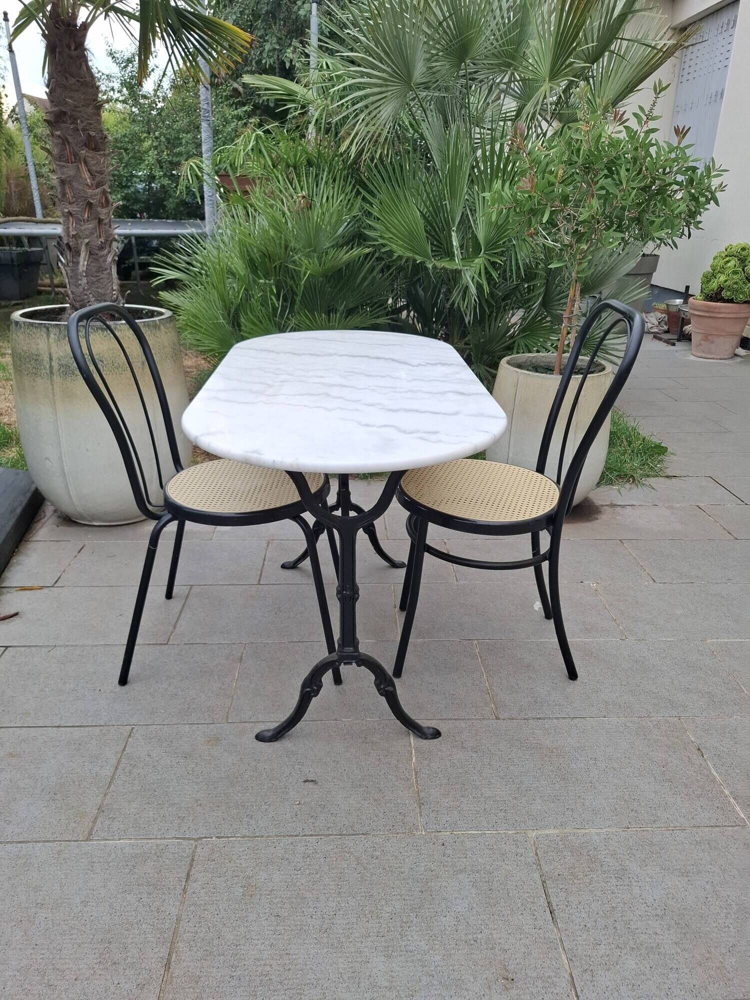 Marble oval veined bistro table + 2 aluminium chairs