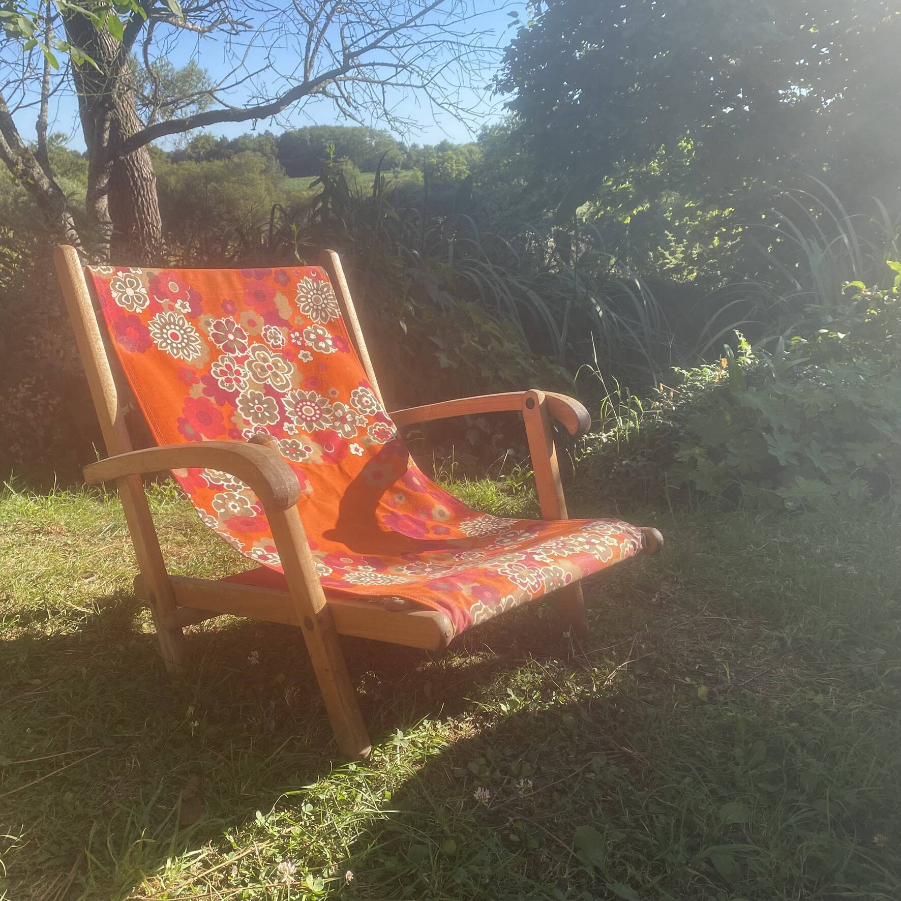 Vintage beach or garden chair made of wood and floral fabric, 1970s.