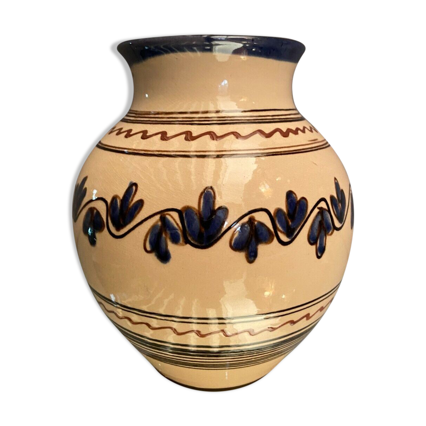 Glazed terracotta vase decorated with Savoy vegetable frieze