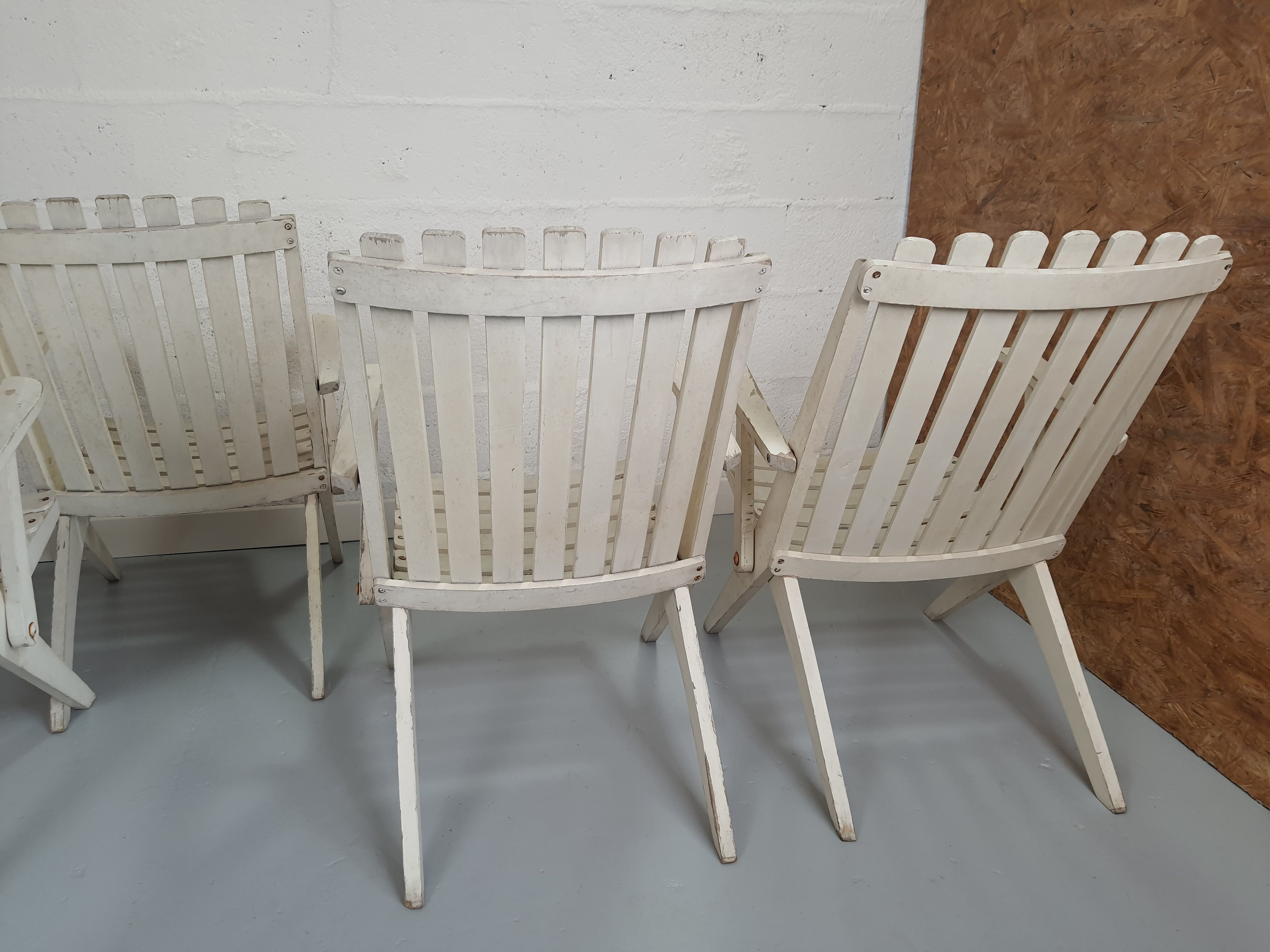 Lot 5 garden armchairs in vintage white wood
