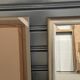 Deux Miroirs biseautés avec encadrement en finition effet or blanc vieilli