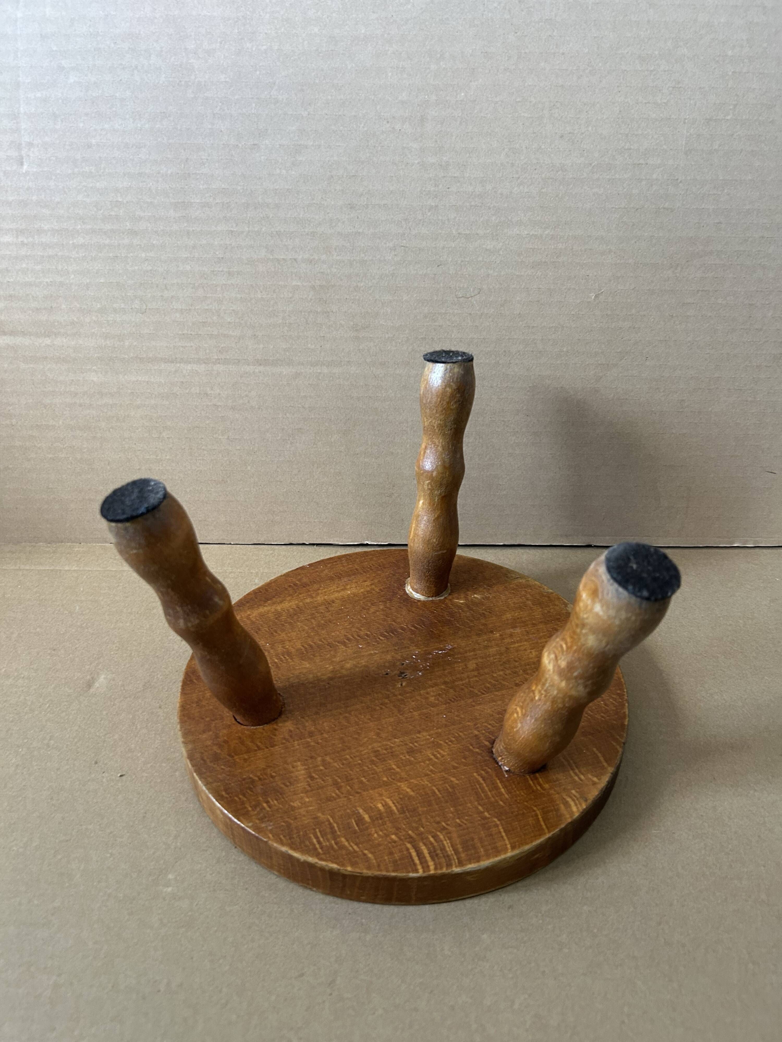 Petit tabouret en bois massif